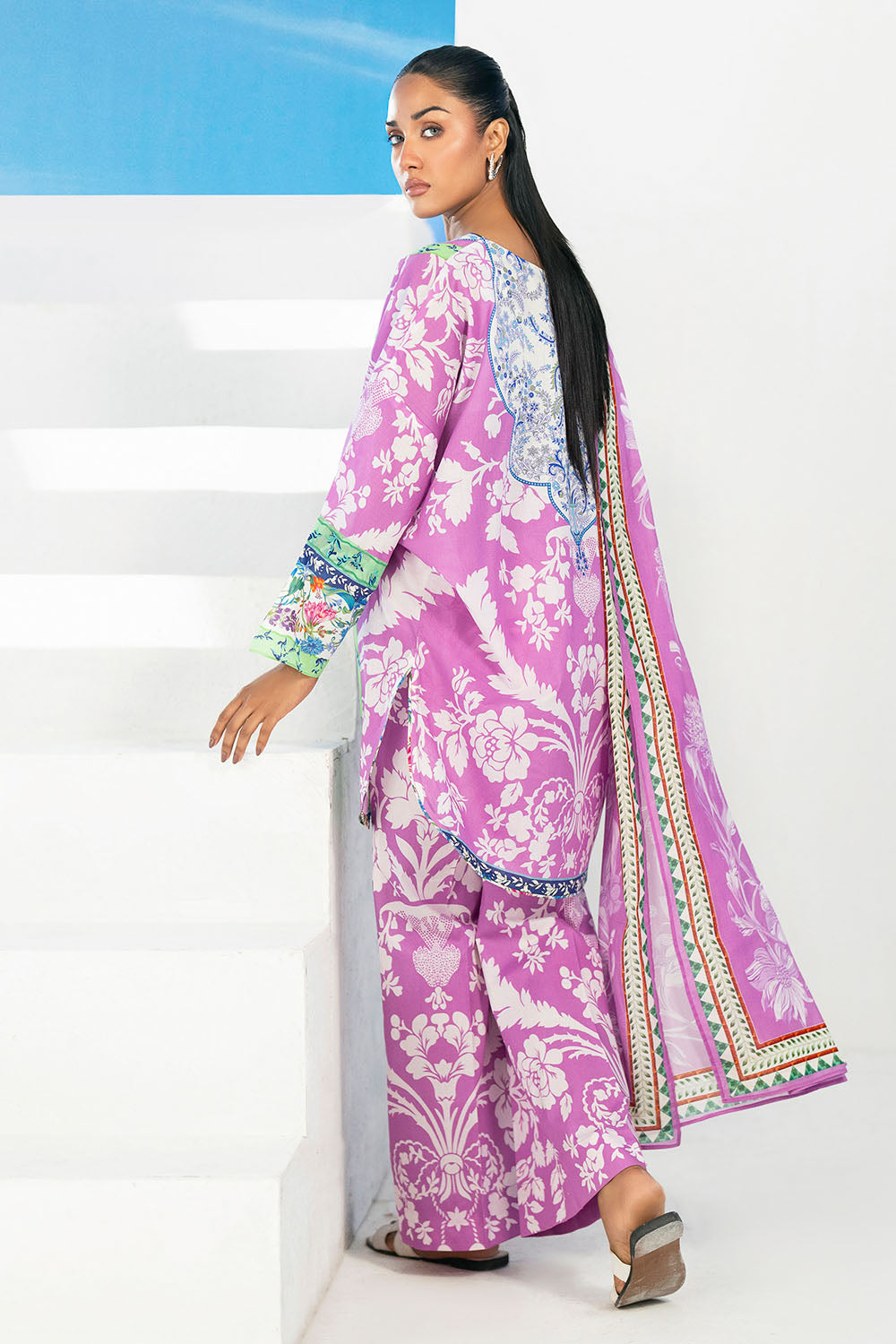 3 Piece Printed Lawn Suit With Embroidered Organza Lace