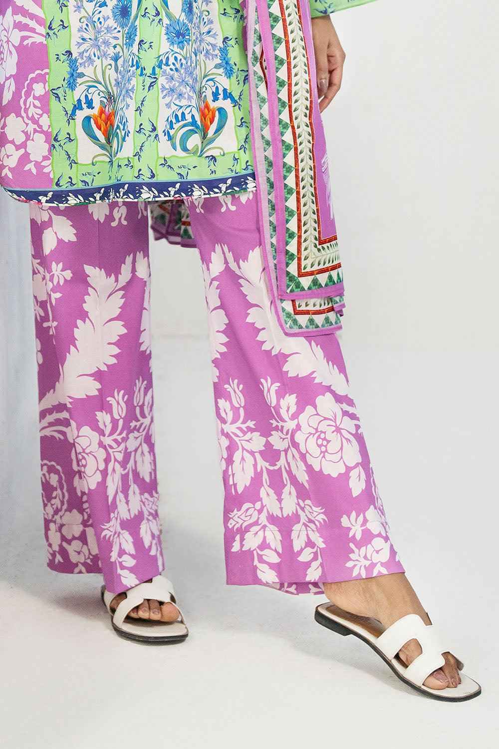 3 Piece Printed Lawn Suit With Embroidered Organza Lace