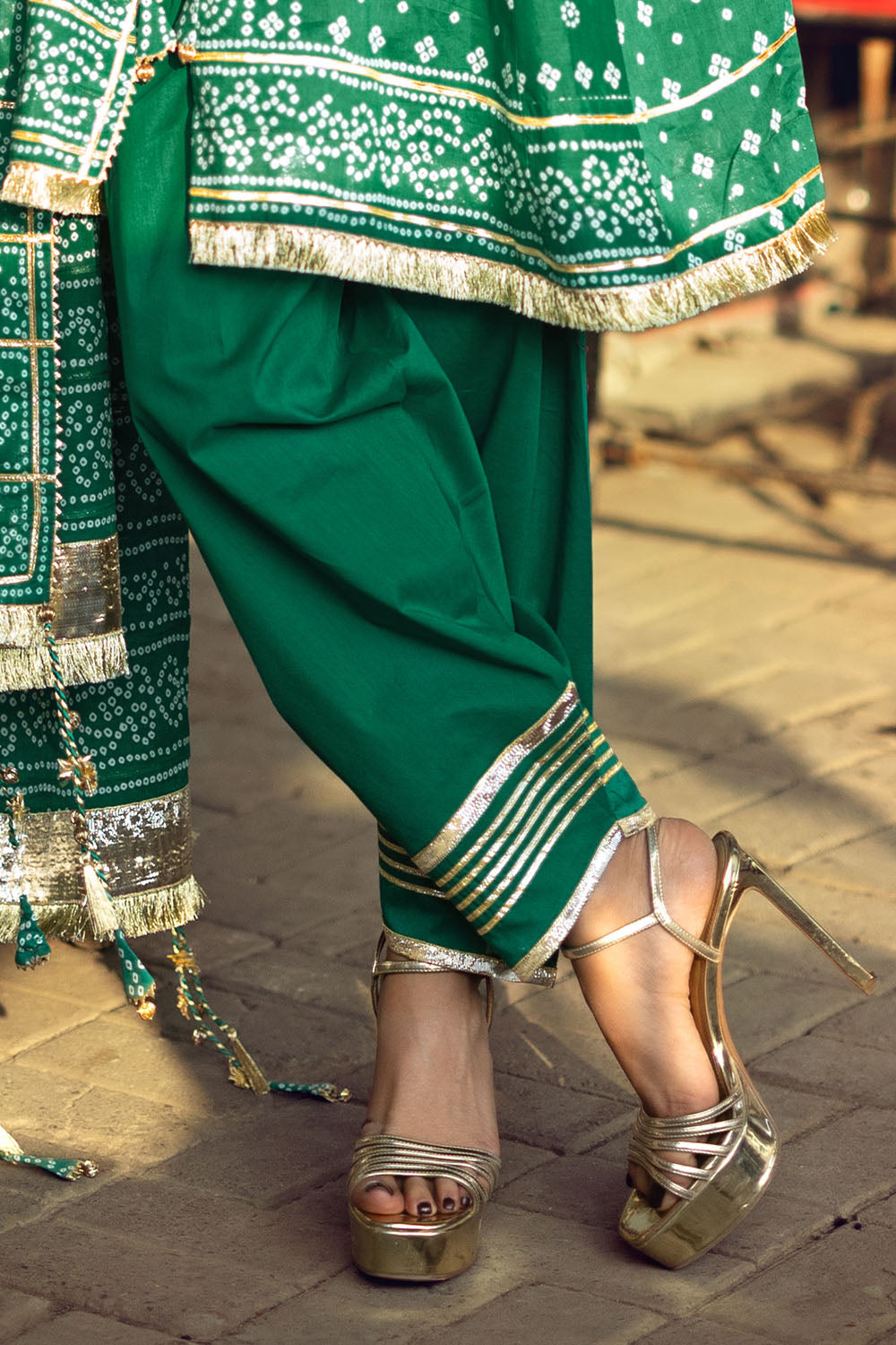 Top Women's Fashion in Pakistan | Shop Latest Styles Online