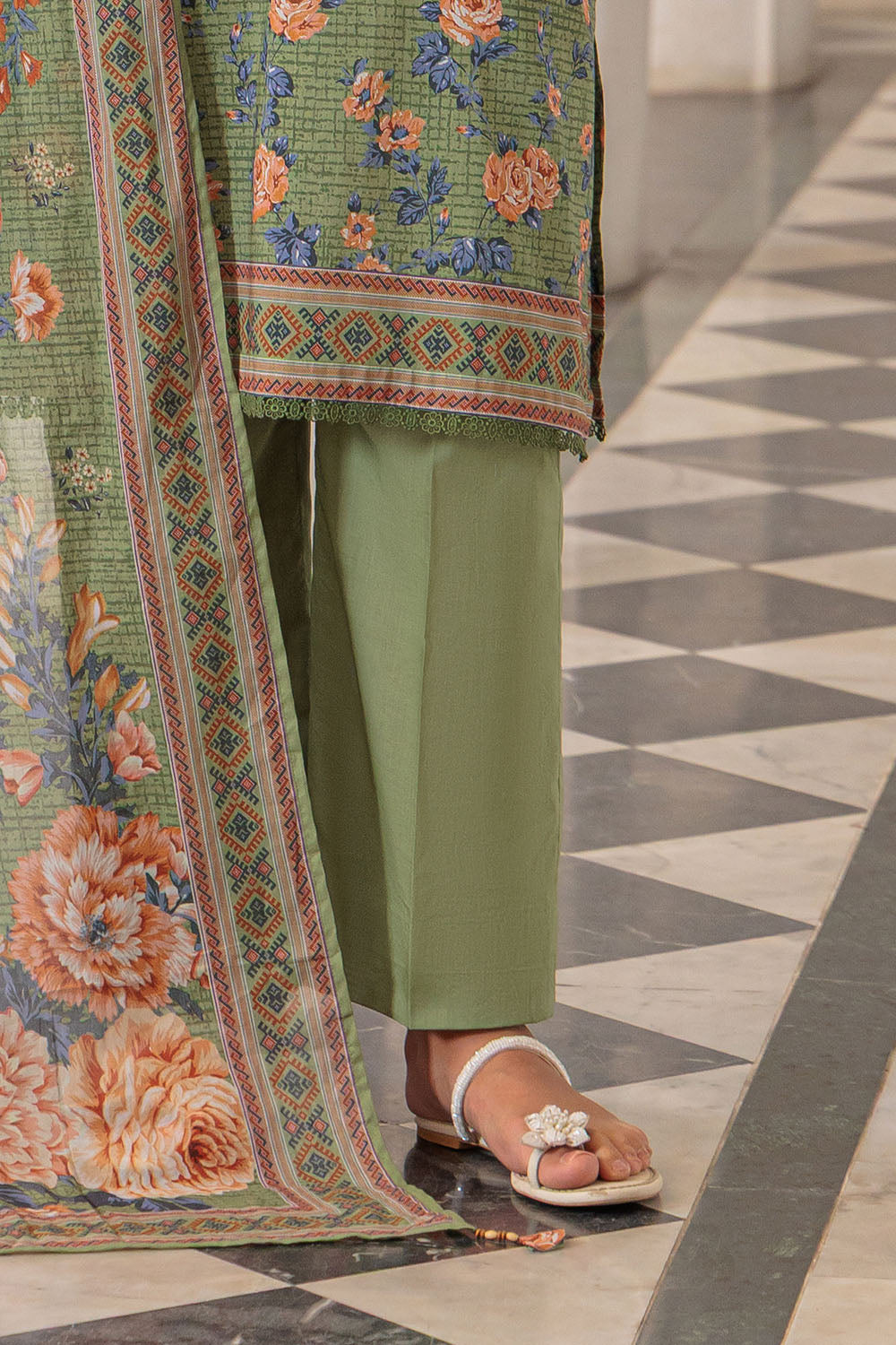 3 Piece Printed Lawn Suit And Dyed Trouser