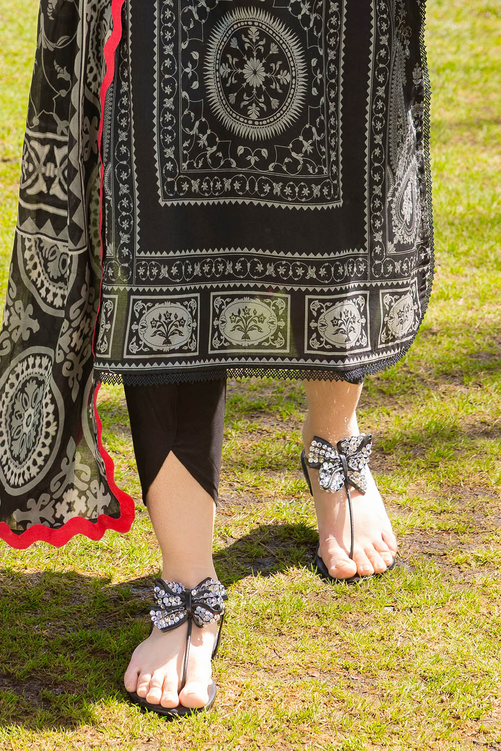 https://cdn.shopify.com/s/files/1/0706/3253/8159/files/Printed-Lawn-Dupatta-Printed-Lawn-Shirt-Dyed-Trouser-Gulahmed-CL-62327-Bottom.jpg?v=1778749876
