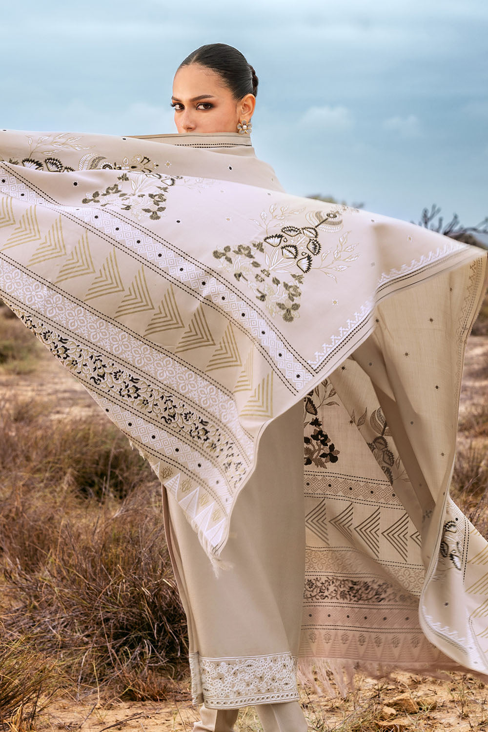 https://cdn.shopify.com/s/files/1/0706/3253/8159/files/Printed-Pashmina-Shawl-Embroidered-Pashmina-Shirt-Dyed-Pashmina-Trouser-Gulahmed-AP-52003-Back.jpg?v=1758809283