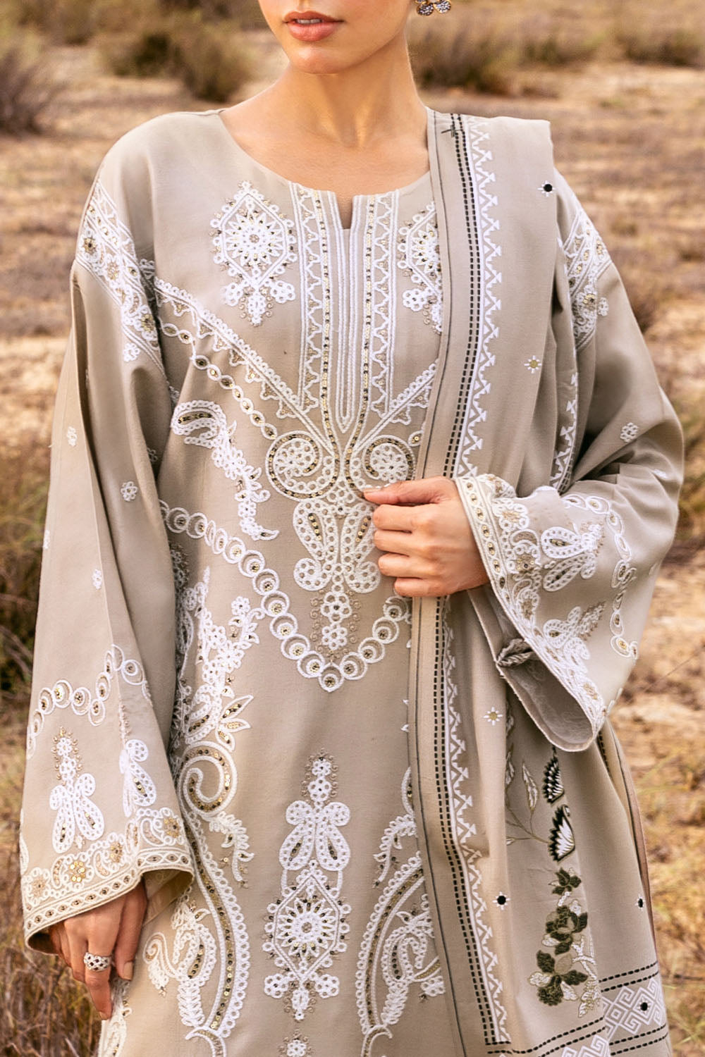 https://cdn.shopify.com/s/files/1/0706/3253/8159/files/Printed-Pashmina-Shawl-Embroidered-Pashmina-Shirt-Dyed-Pashmina-Trouser-Gulahmed-AP-52003-Colse.jpg?v=1758809283