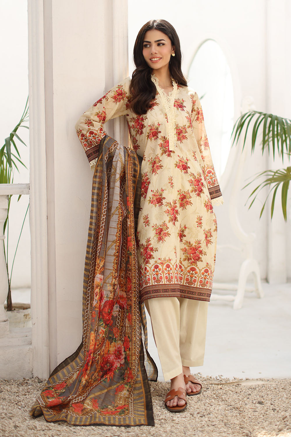3 Piece Printed Lawn Suit With Zari Dupatta