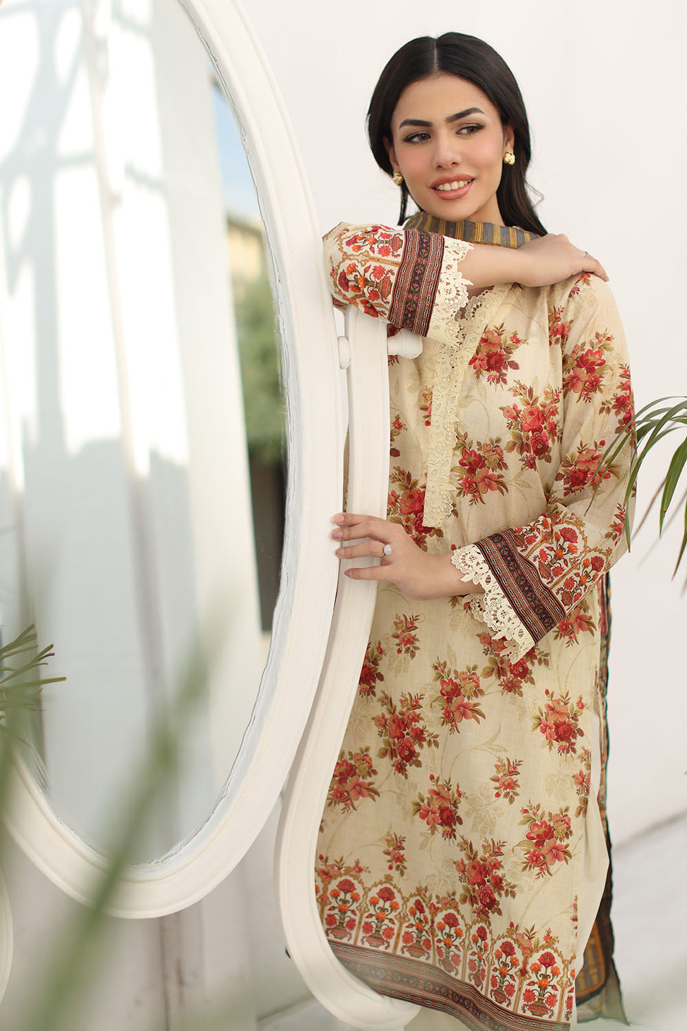 3 Piece Printed Lawn Suit With Zari Dupatta