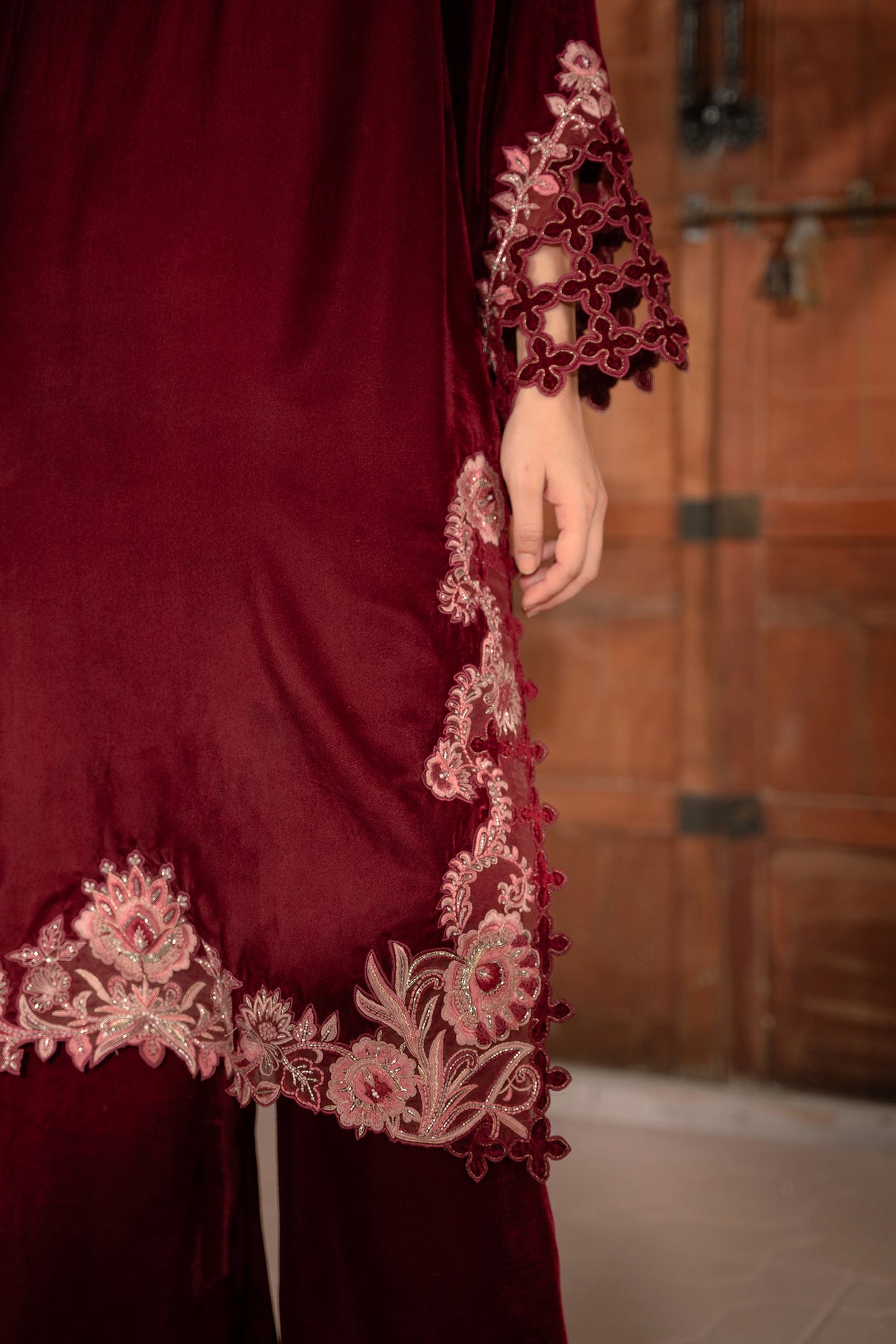 https://cdn.shopify.com/s/files/1/0663/9616/0233/files/Red_Garnet_7.jpg?v=1763033850