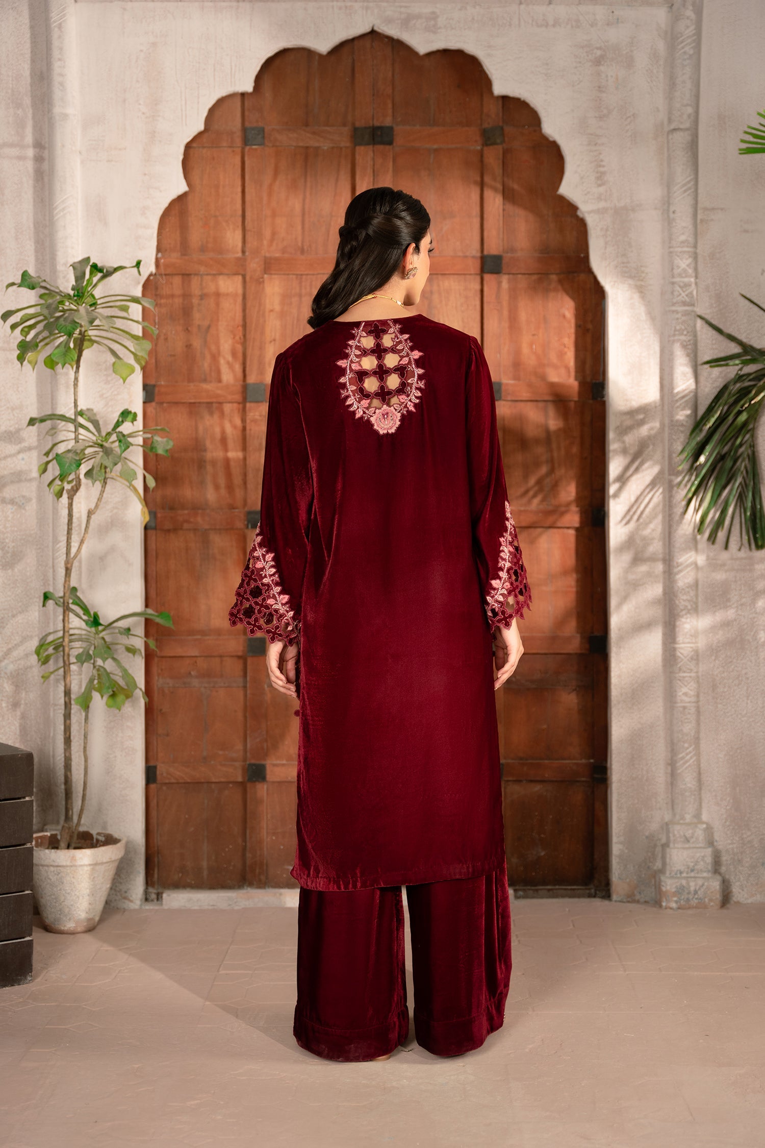 https://cdn.shopify.com/s/files/1/0663/9616/0233/files/Red_Garnet_8.jpg?v=1763033849