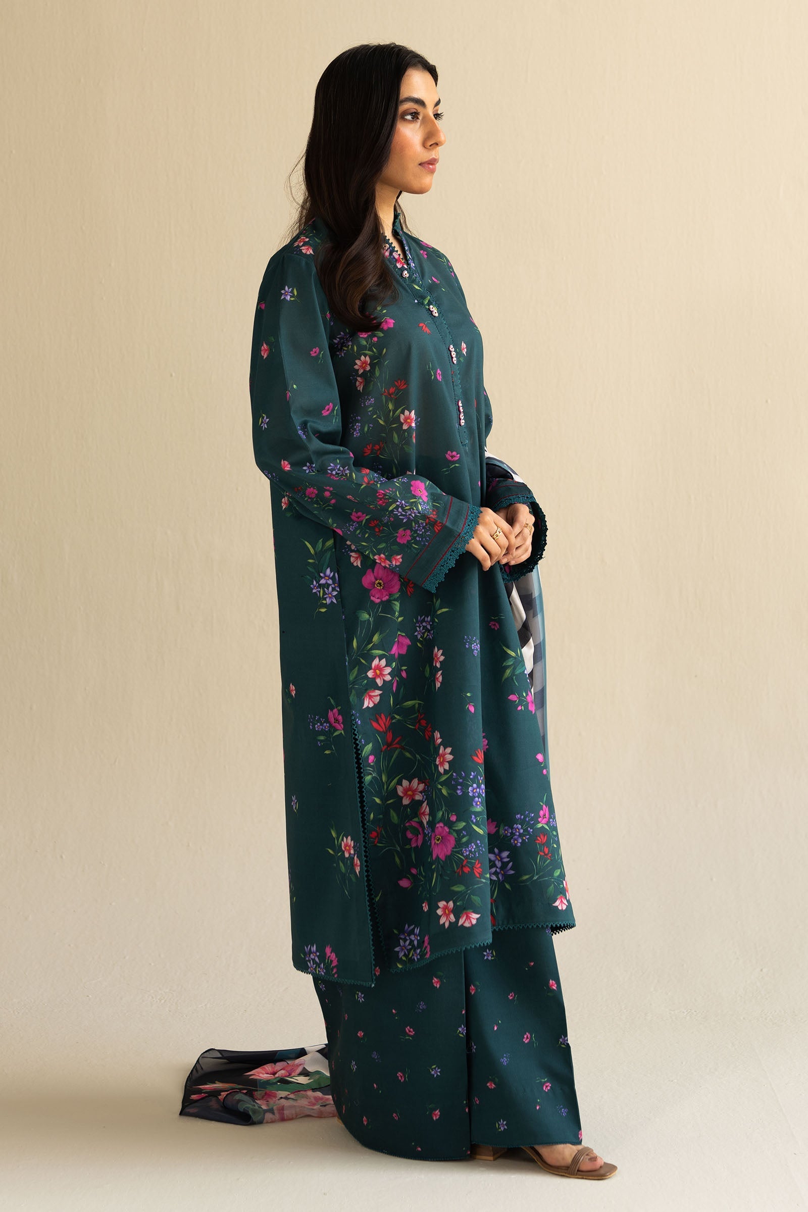 https://cdn.shopify.com/s/files/1/0886/3957/0230/files/Reena-4Aa.jpg?v=1738141130