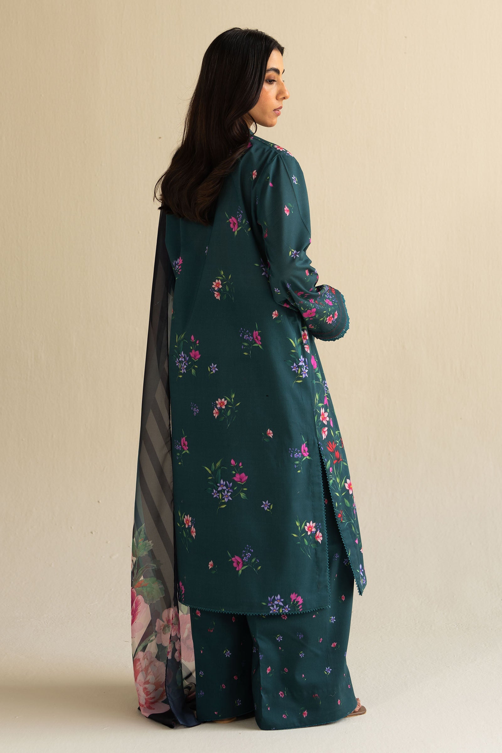 https://cdn.shopify.com/s/files/1/0886/3957/0230/files/Reena-4Ab.jpg?v=1738141130