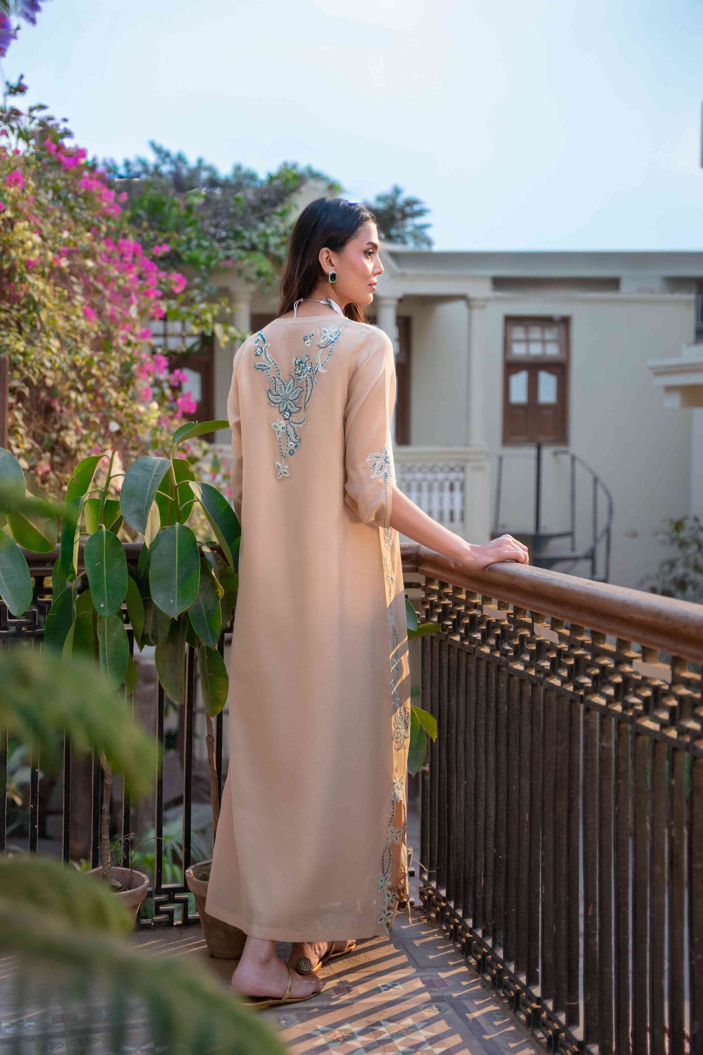 https://cdn.shopify.com/s/files/1/0663/9616/0233/files/Regalkaftan_11.jpg?v=1772121568