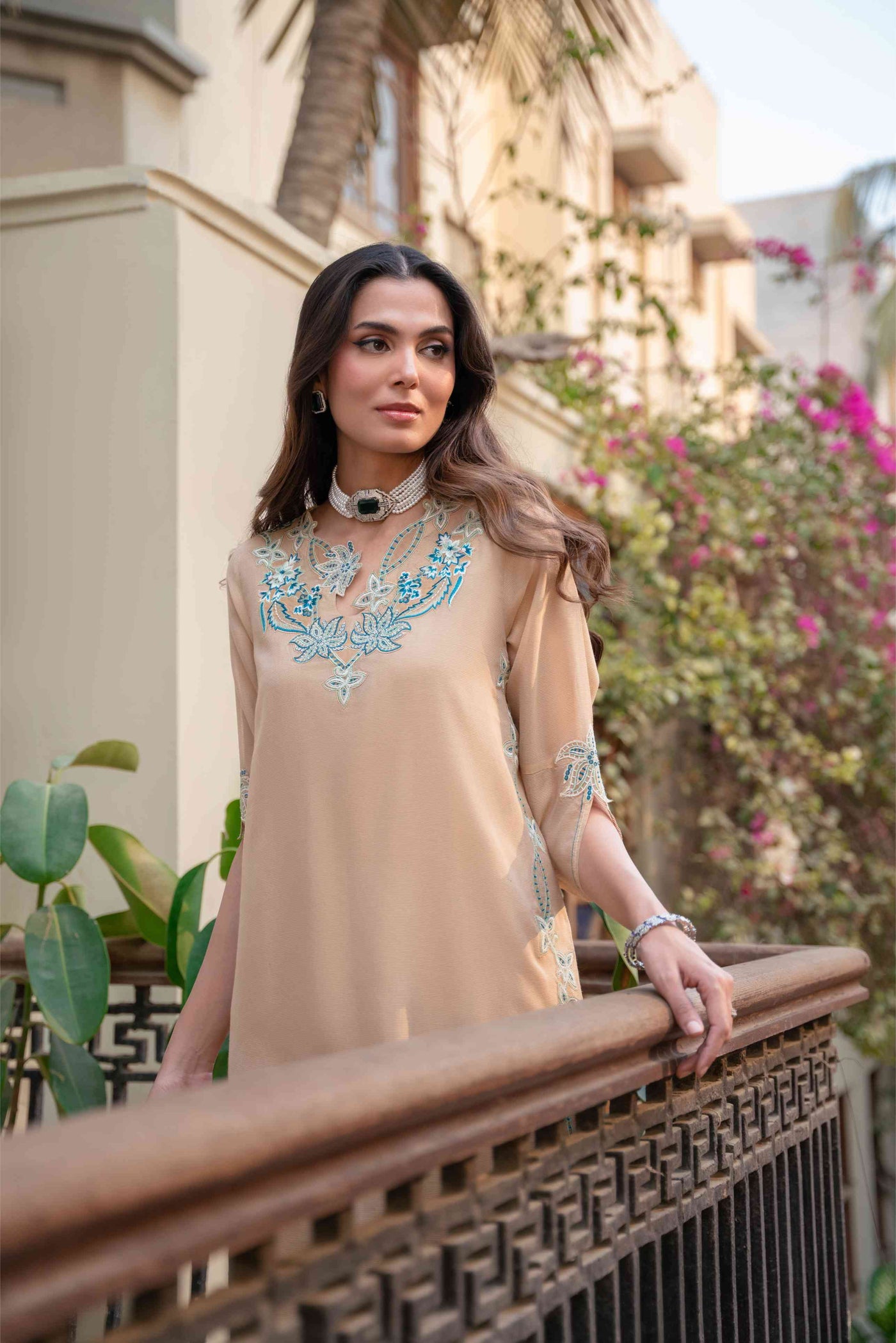 https://cdn.shopify.com/s/files/1/0663/9616/0233/files/Regalkaftan_1.jpg?v=1772127910
