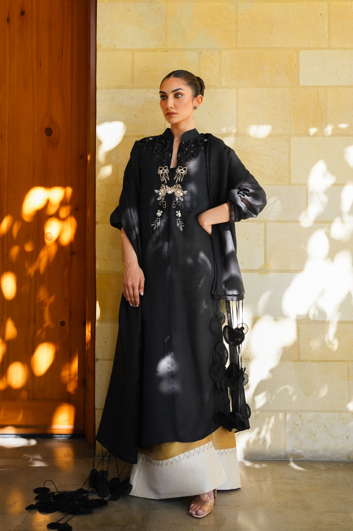 https://cdn.shopify.com/s/files/1/0593/6516/3148/files/Remi-Black3_2x_b30b5cb0-721b-4a4a-8a5a-d97c1712dd18.jpg?v=1709110964