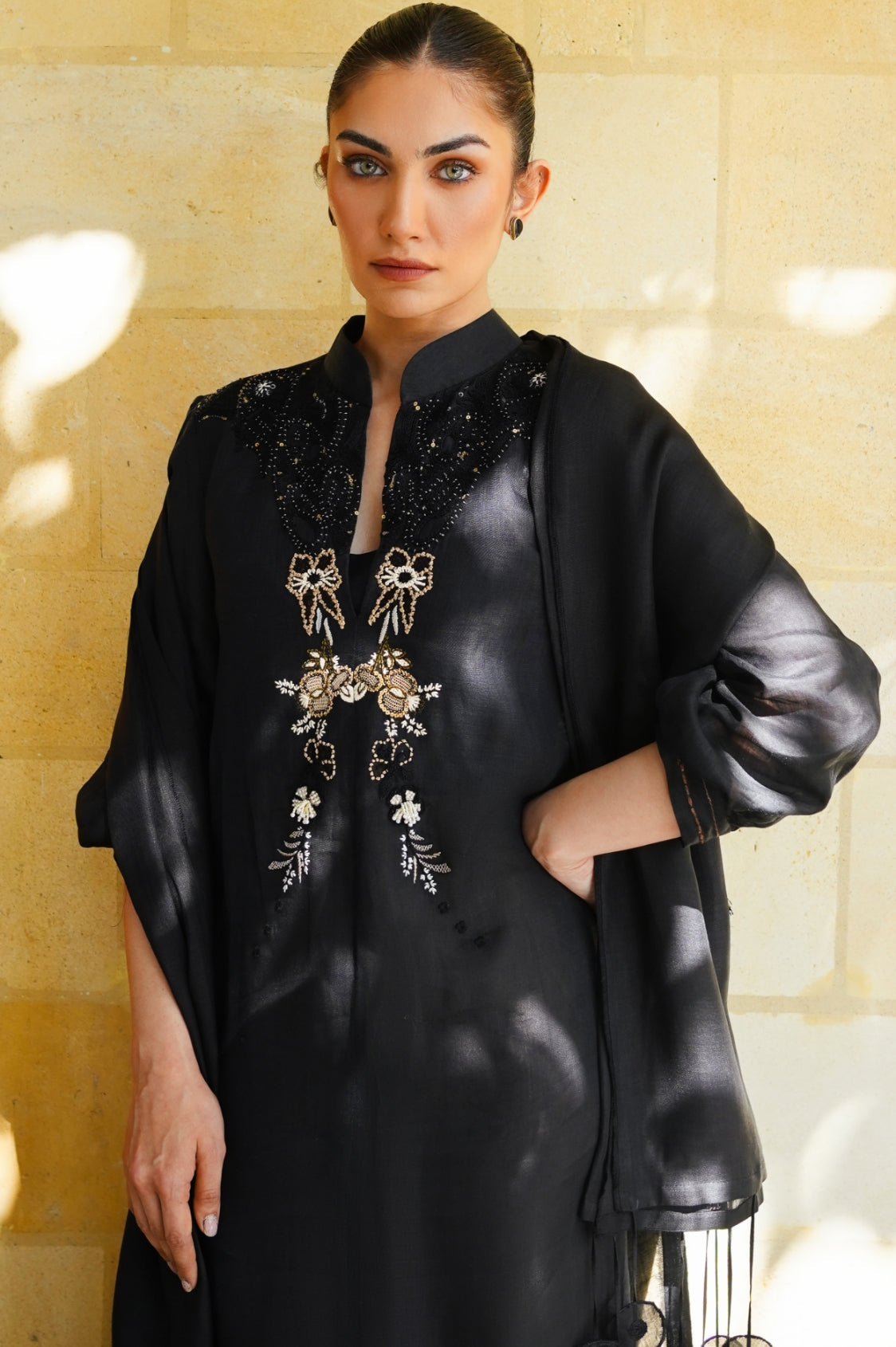 https://cdn.shopify.com/s/files/1/0593/6516/3148/files/Remi-Black4_2x_edfa6648-4d3b-4445-8502-703b41fad083.jpg?v=1709110964