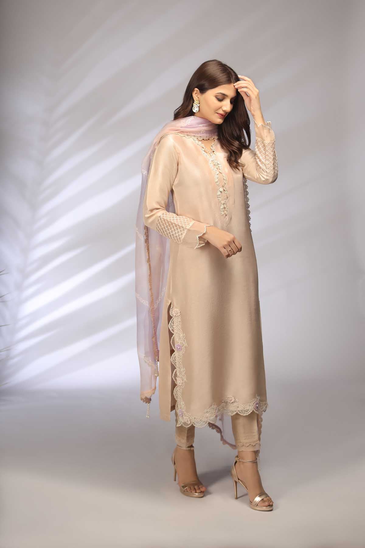 https://cdn.shopify.com/s/files/1/0412/9311/9639/products/Reyahc_84f6ac77-fc13-435a-b757-4ac0f521d208.jpg?v=1755496642