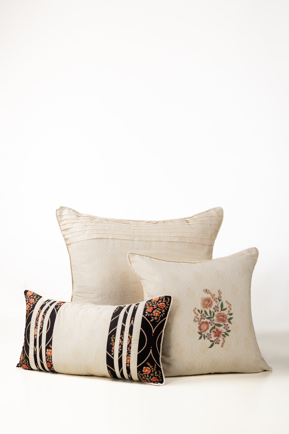 https://cdn.shopify.com/s/files/1/0706/3253/8159/files/Rose-Ogee-T-150-Deck-Cushion-Cover-gulahmed-front_4.jpg?v=1761817093