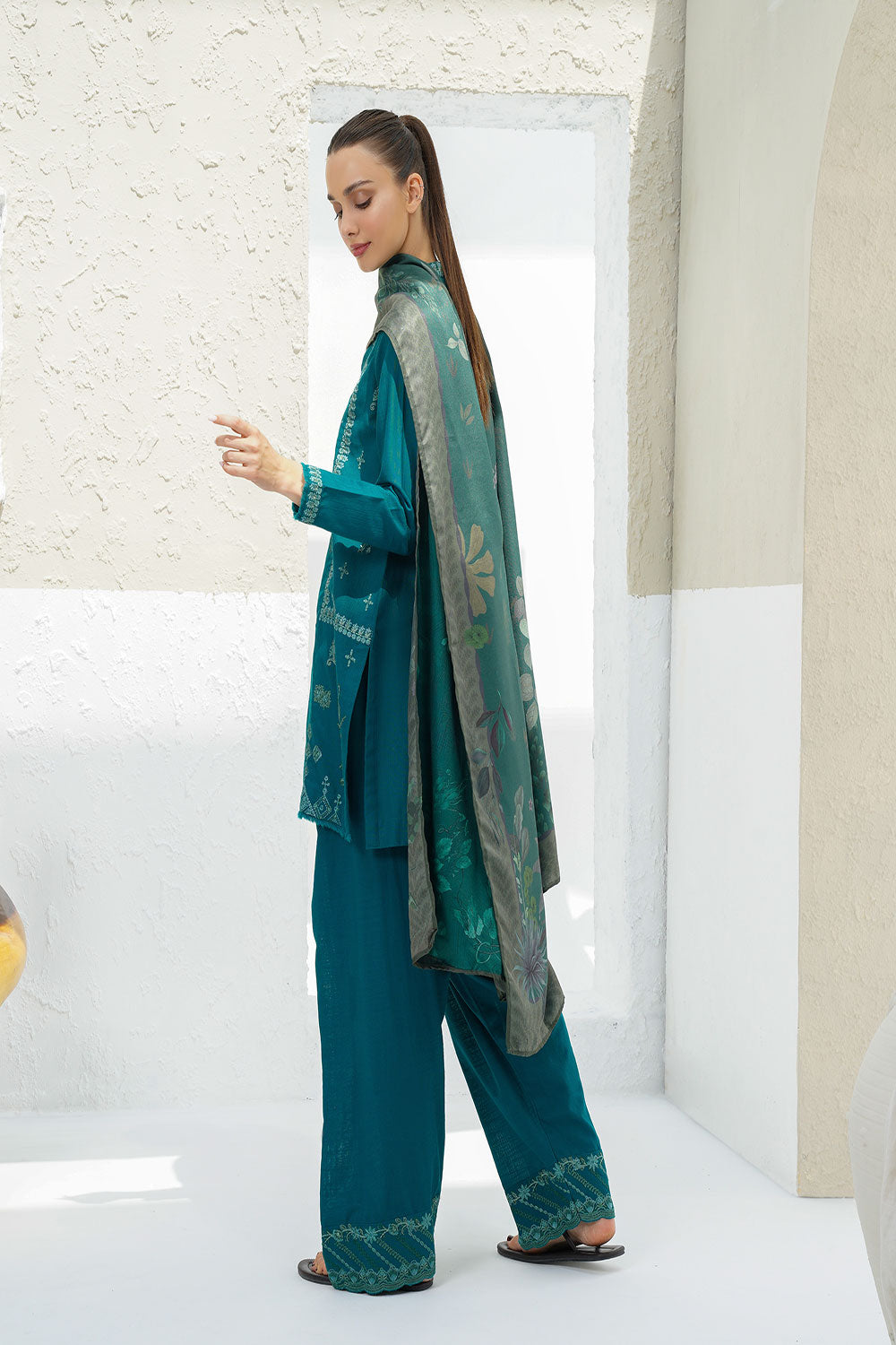 Design 4 - Winter Pret 25 Shirt & Trouser