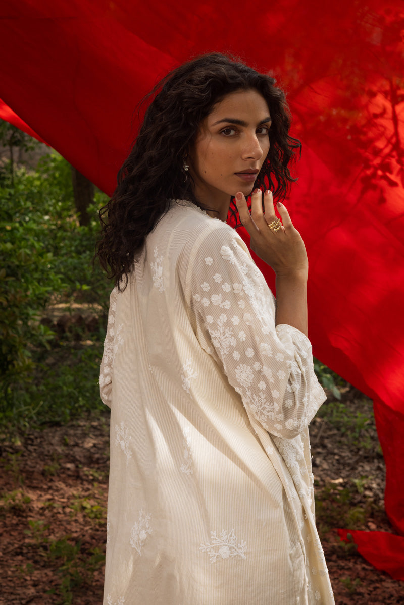 Embroidered White Foam Set