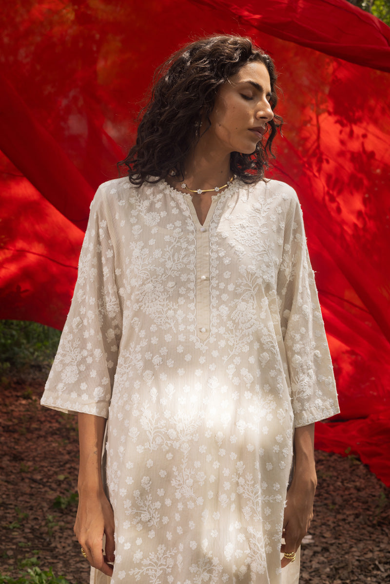 Embroidered White Foam Set