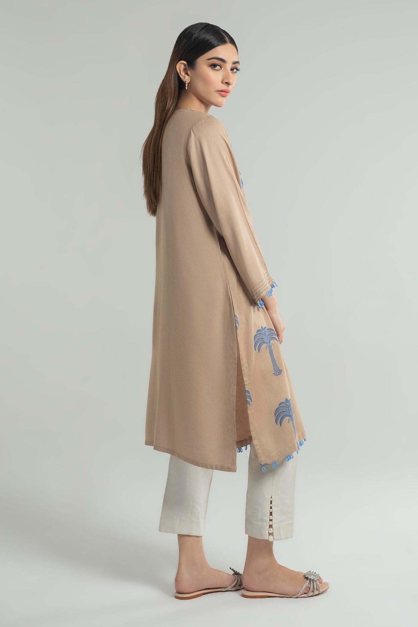 https://cdn.shopify.com/s/files/1/0740/1753/8280/files/S2S2ESE557_2_a39d62b9-6d52-4d70-a38c-24c6f8ce94f1.jpg?v=1776613039