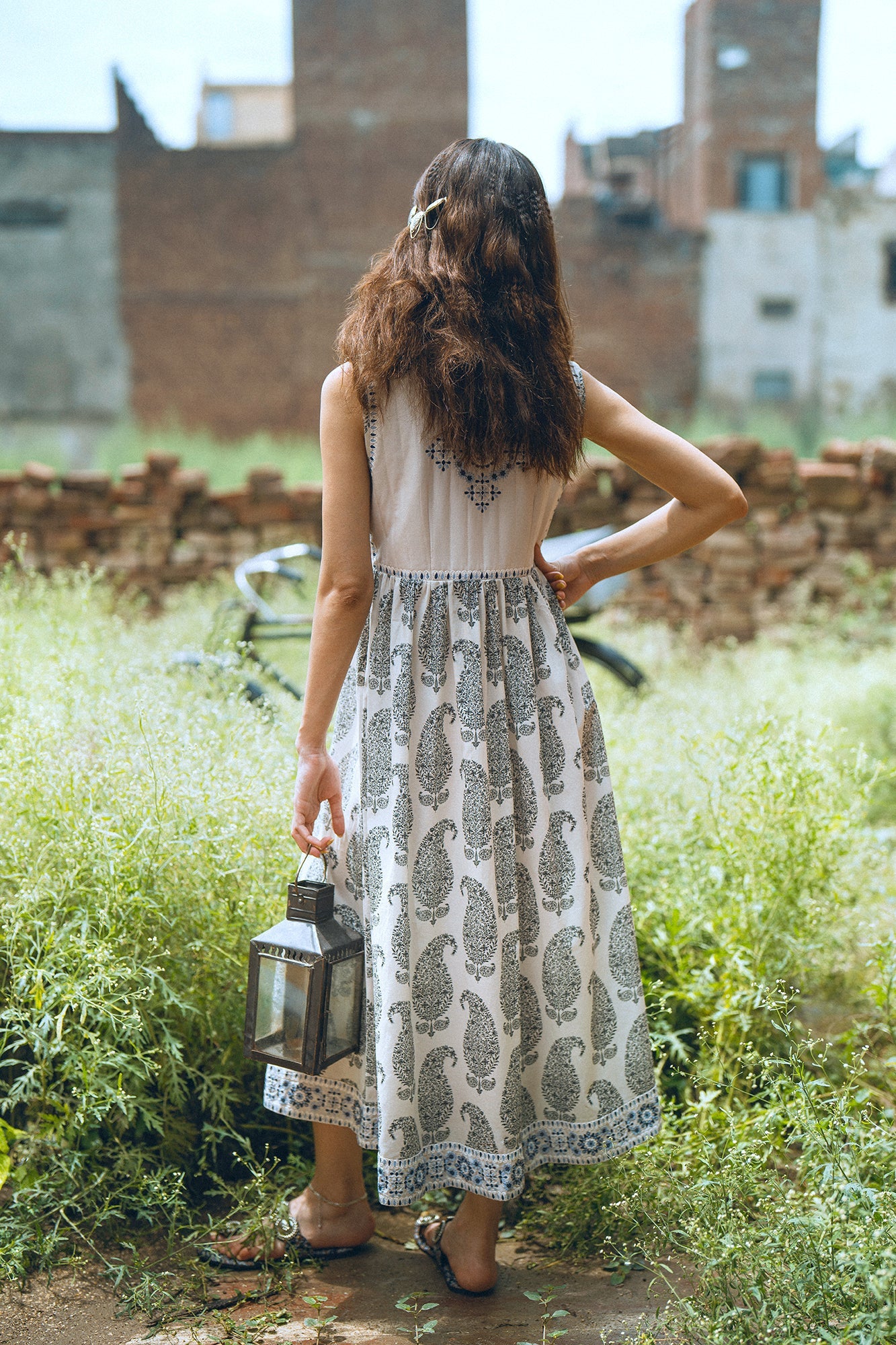 DRESS (S3E0523/119/002)