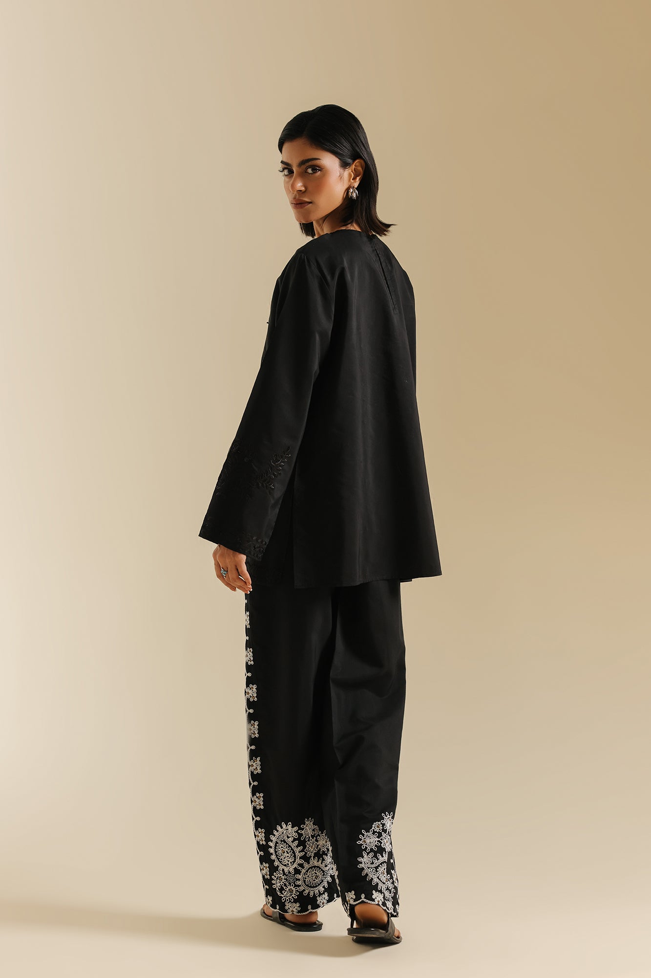 https://cdn.shopify.com/s/files/1/2290/7917/files/S4E0557-119-902_3.jpg?v=1772608507