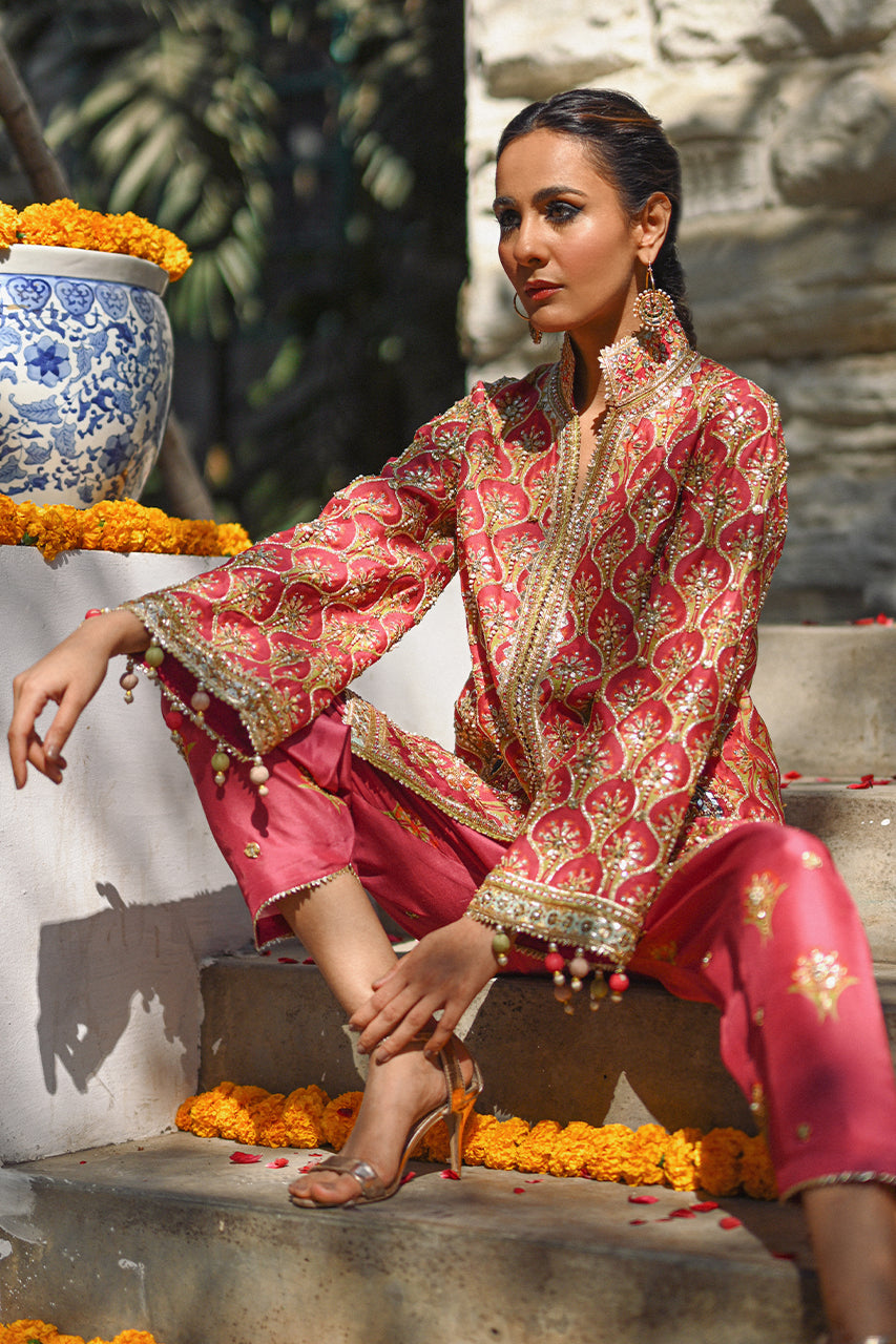 https://cdn.shopify.com/s/files/1/0588/3661/5221/products/SADRIWALAPORTRAITS-20.jpg?v=1678353936