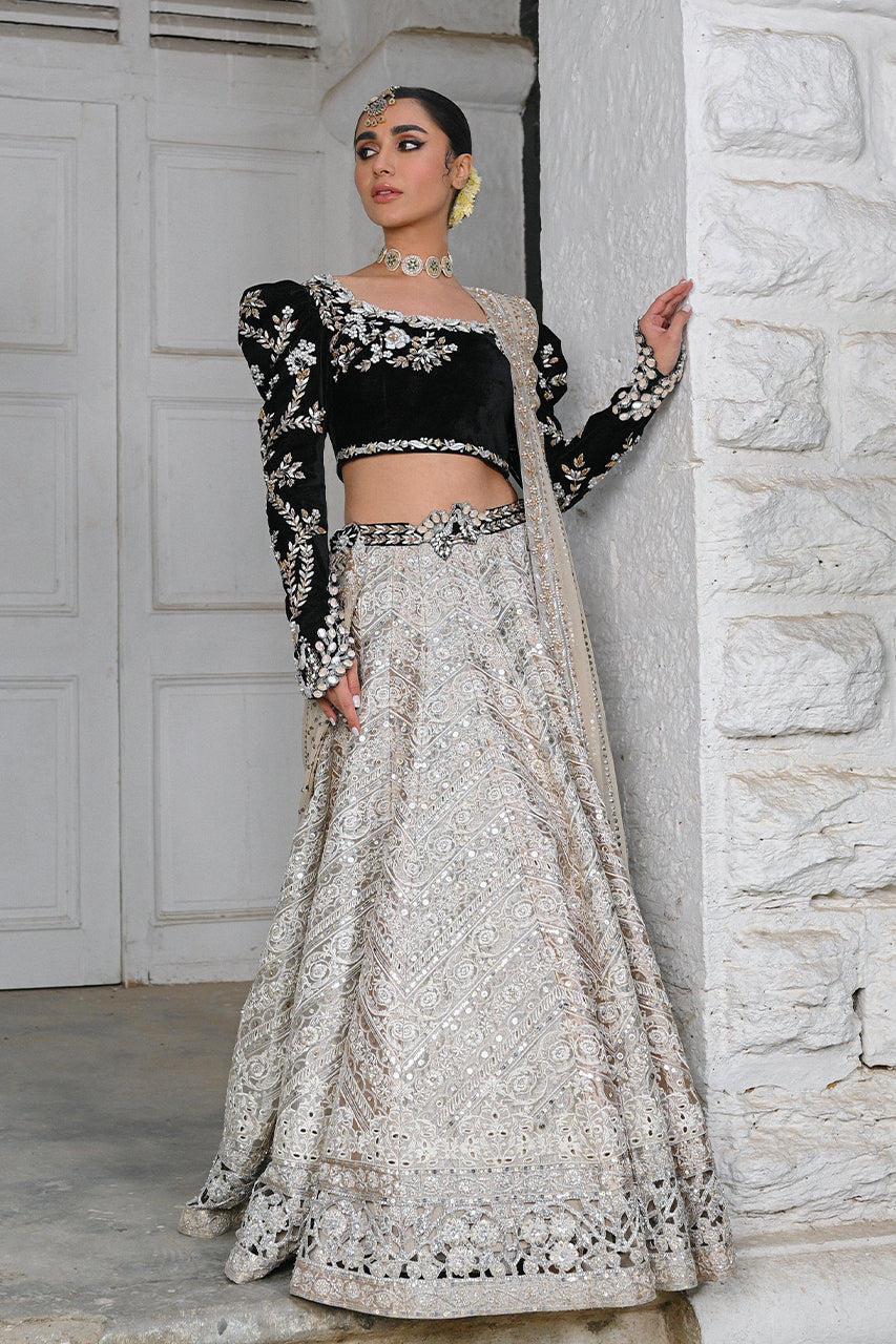 https://cdn.shopify.com/s/files/1/0588/3661/5221/products/SADRIWALAPORTRAITS2-29.jpg?v=1678354022