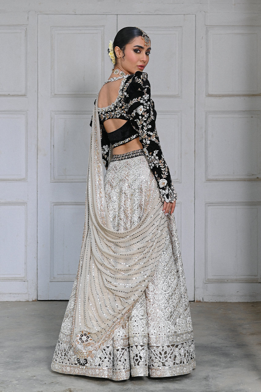 https://cdn.shopify.com/s/files/1/0588/3661/5221/products/SADRIWALAPORTRAITS2-30.jpg?v=1678354022