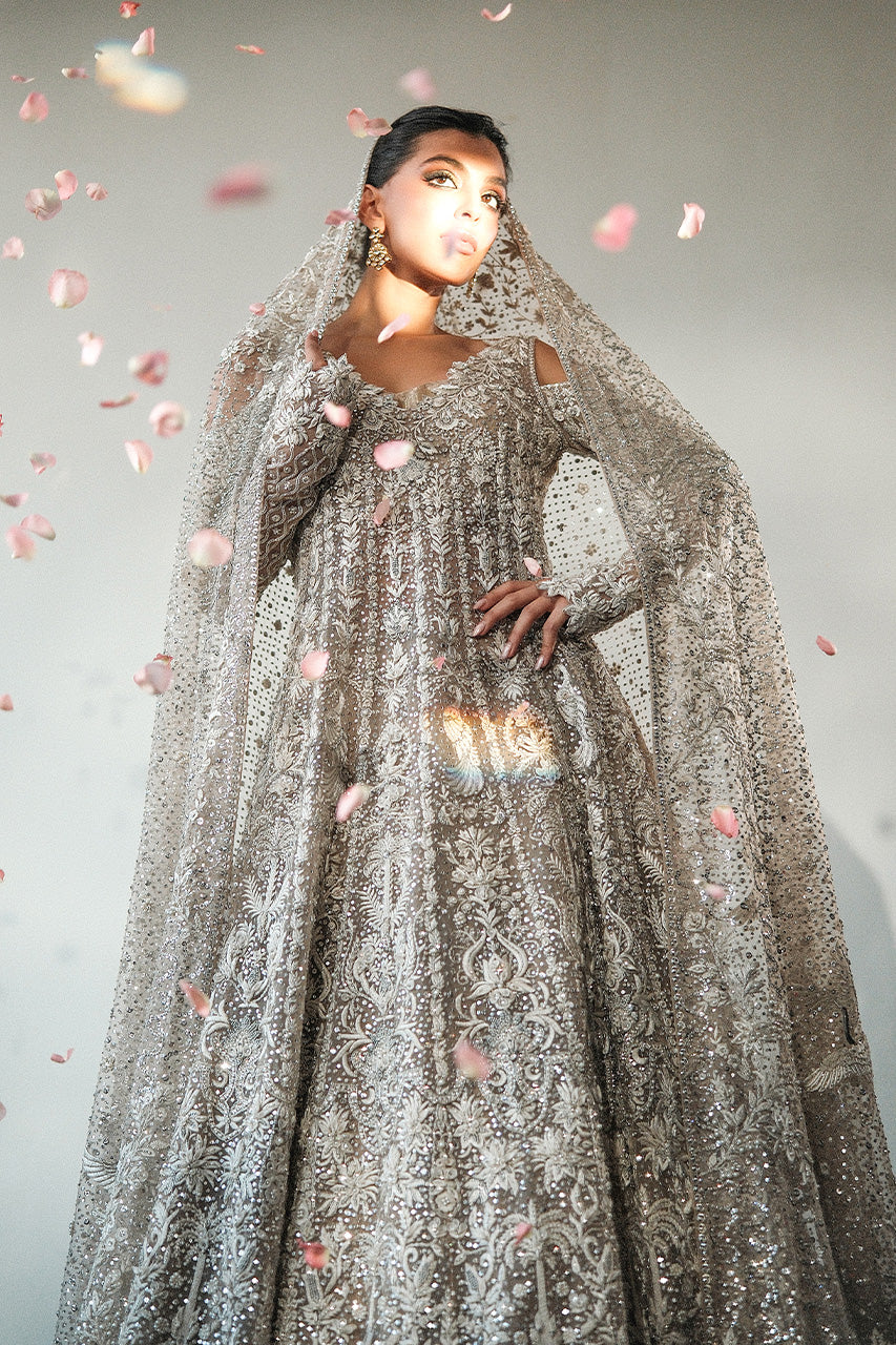 https://cdn.shopify.com/s/files/1/0588/3661/5221/files/SANIAMASKTAIYA2024BRIDALS-0978_e8a701f5-777d-4164-9838-9d2fd41896af.jpg?v=1734160541