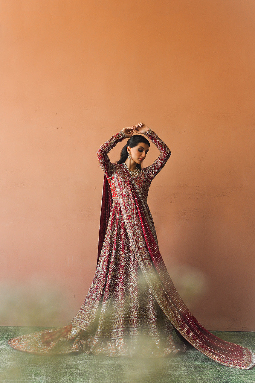 https://cdn.shopify.com/s/files/1/0588/3661/5221/files/SANIAMASKTAIYA2024BRIDALS-4208_e373bda5-1453-4c7f-a333-161e563d79cc.jpg?v=1734160582