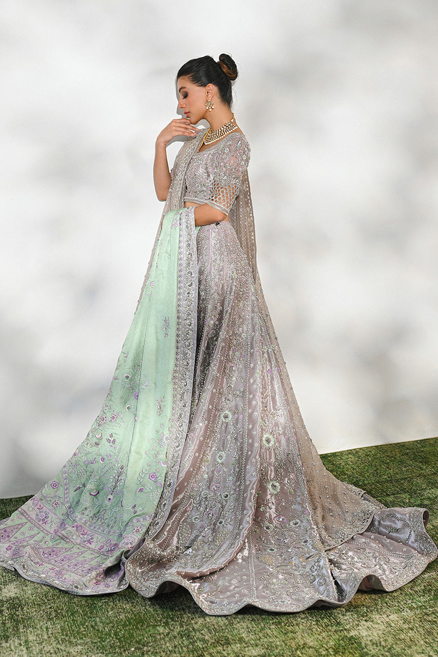 https://cdn.shopify.com/s/files/1/0588/3661/5221/files/SANIAMASKTAIYA2024BRIDALS-5174.jpg?v=1734167539