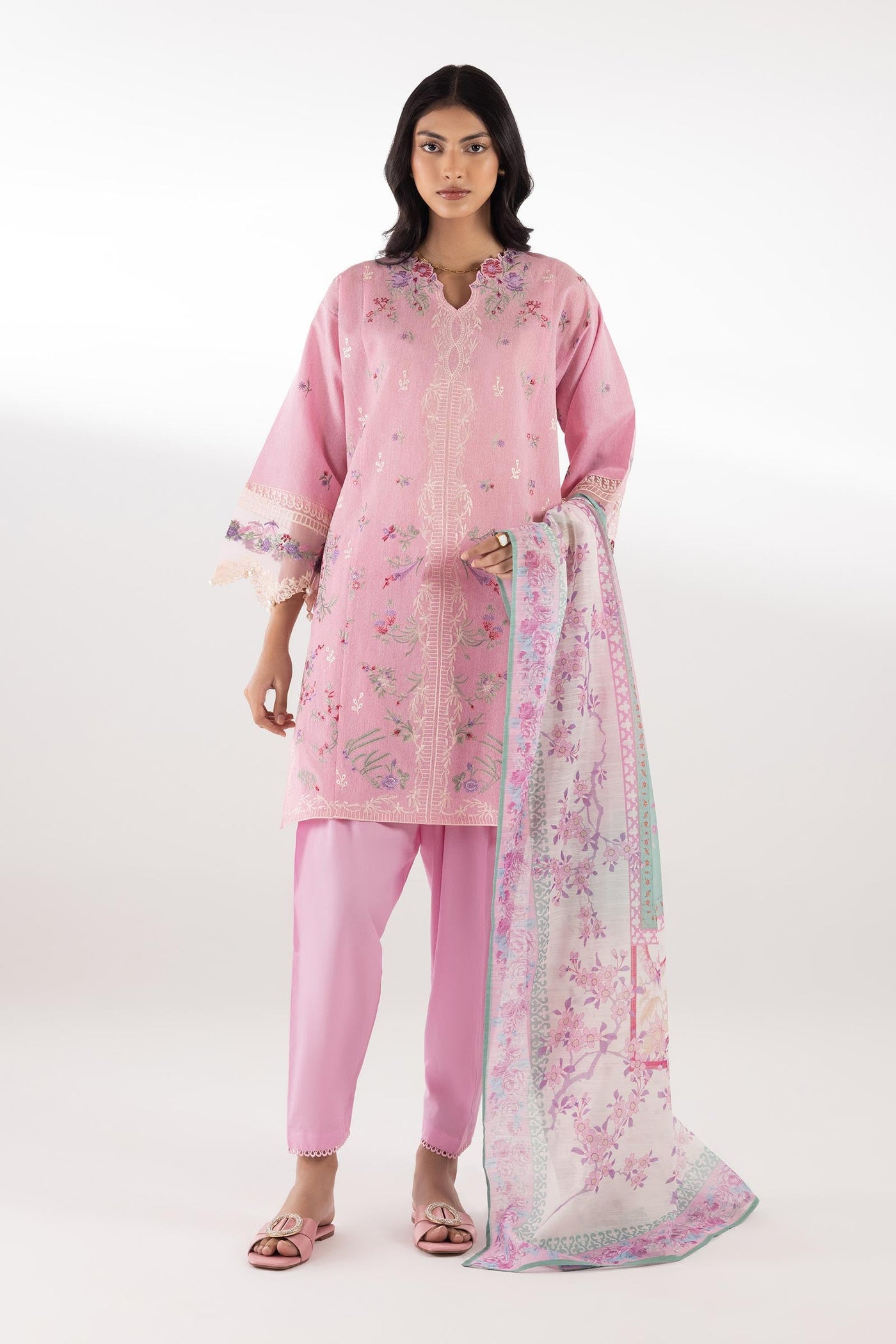 sana-safinaz-pool-34498844