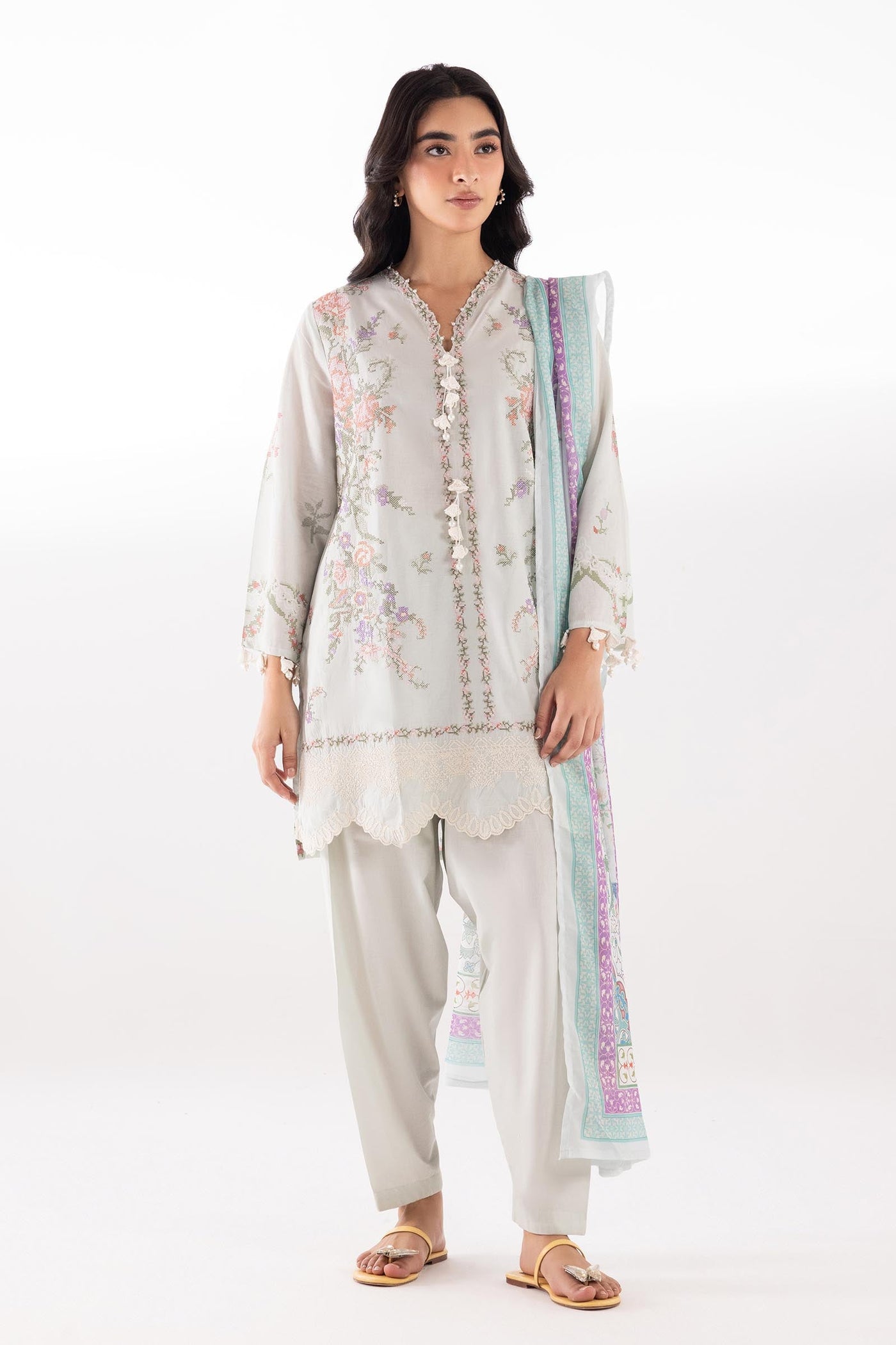 sana-safinaz-pool-49204878