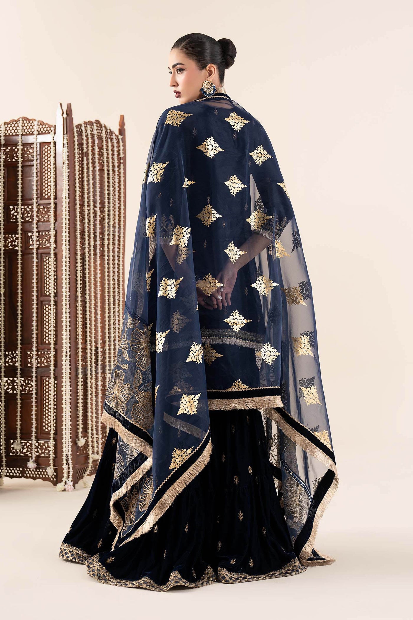 Hand printed chiffon dupatta (as shown)