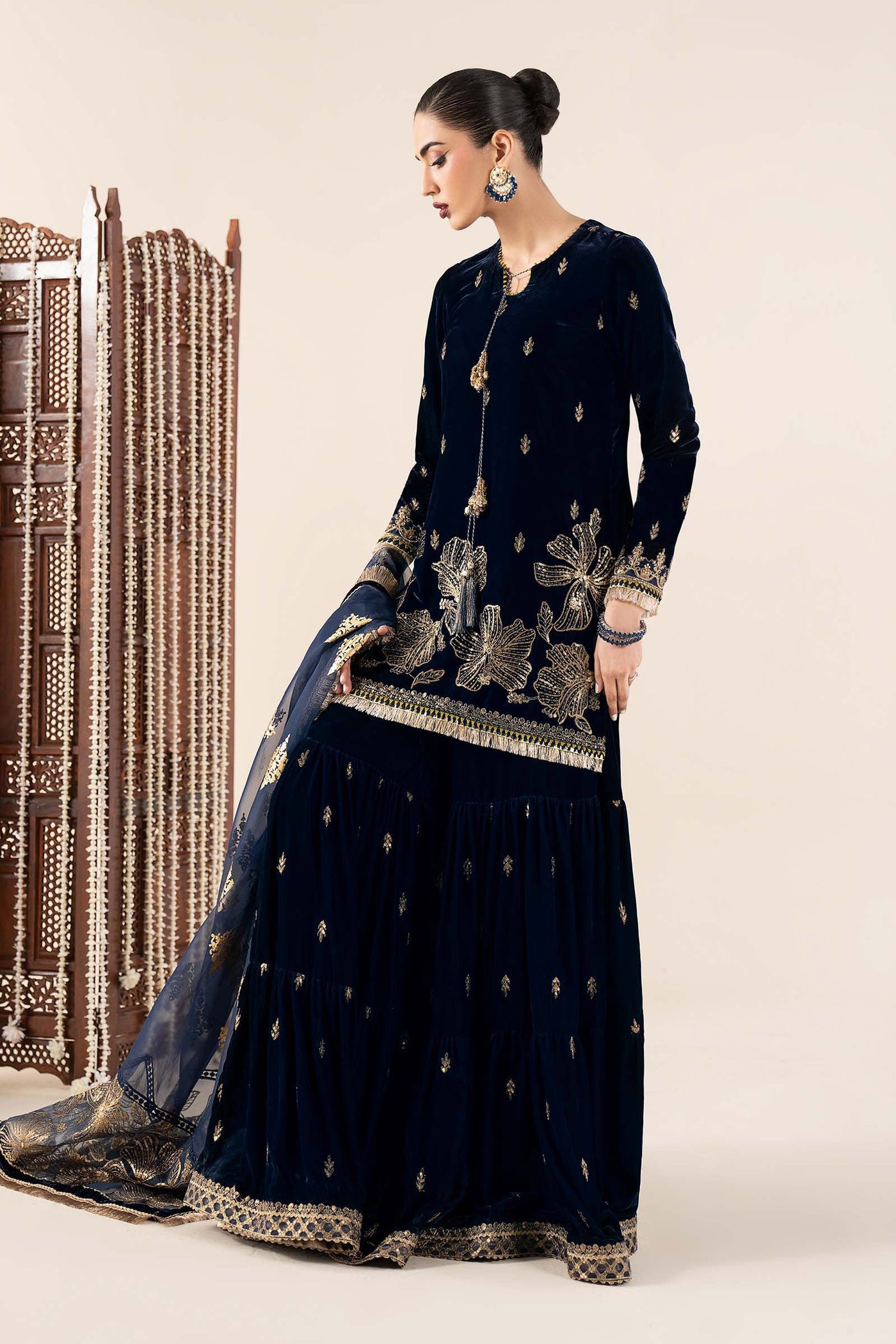 Hand printed chiffon dupatta (as shown)