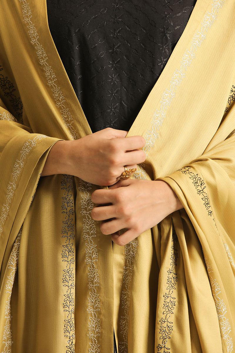 https://cdn.shopify.com/s/files/1/0178/4492/8612/files/SHAWLS_0000_IMG_4485.jpg?v=1760613054