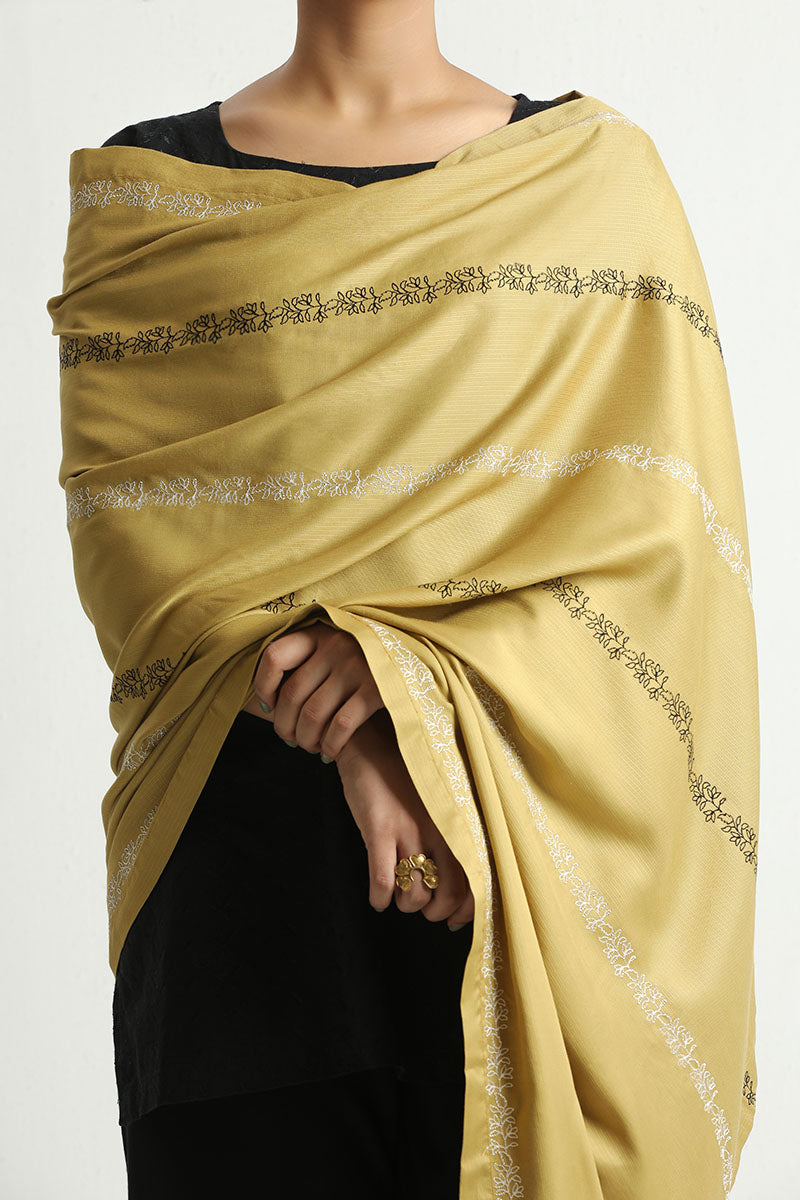 https://cdn.shopify.com/s/files/1/0178/4492/8612/files/SHAWLS_0001_IMG_4483.jpg?v=1760613054