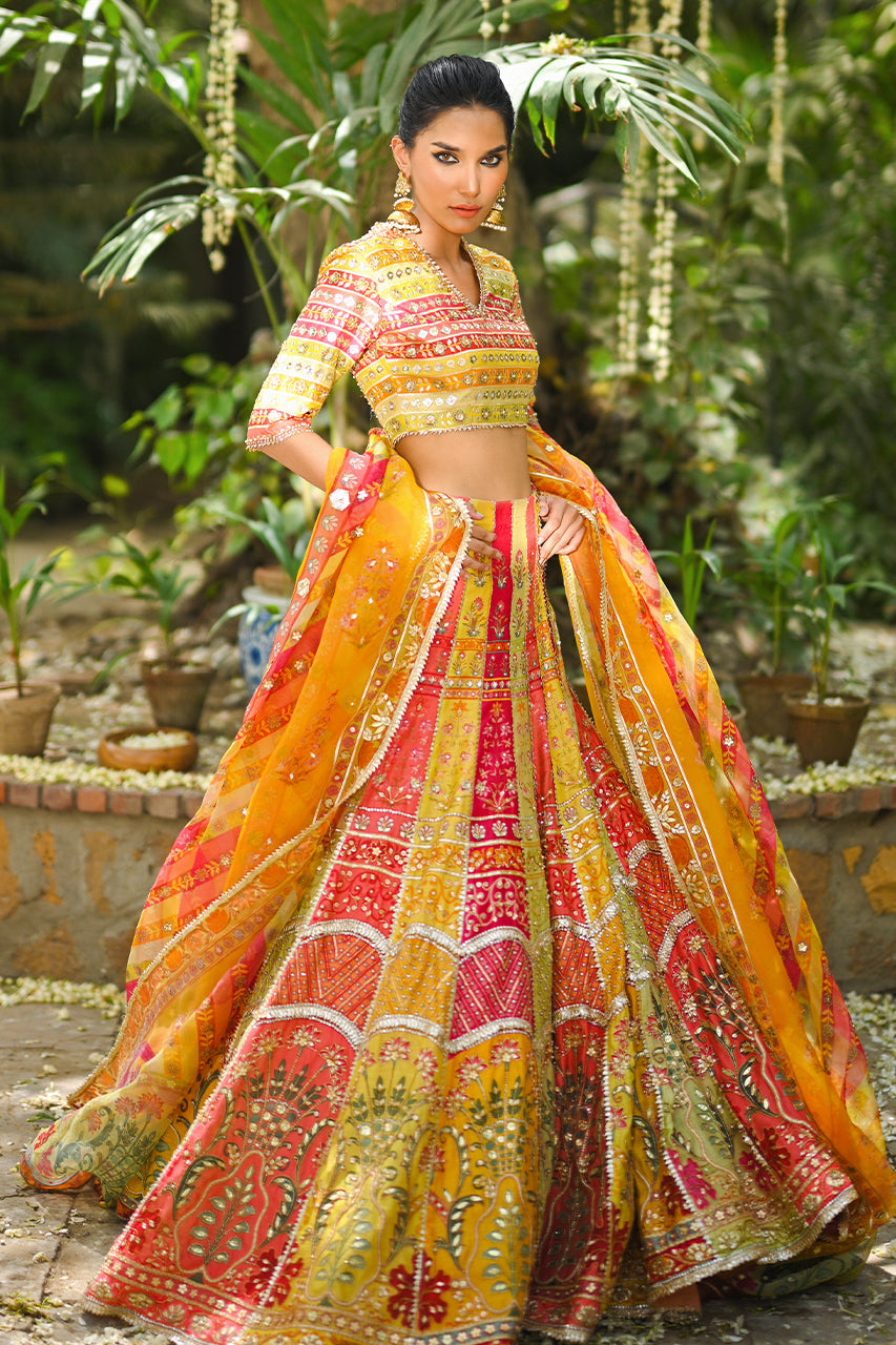 https://cdn.shopify.com/s/files/1/0588/3661/5221/products/SM2MEHLUMSADRIWALA-10.jpg?v=1694511877