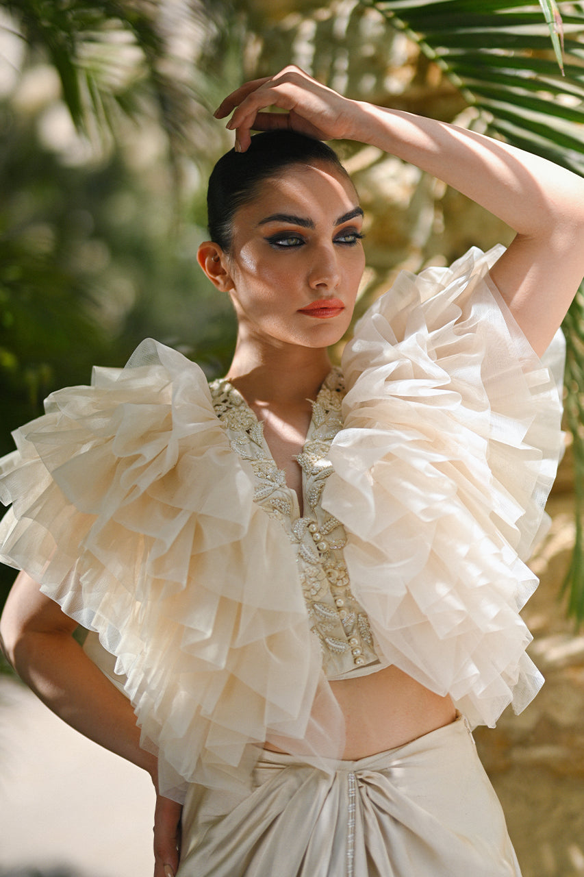 https://cdn.shopify.com/s/files/1/0588/3661/5221/products/SM2MEHLUMSADRIWALA-111.jpg?v=1706856558