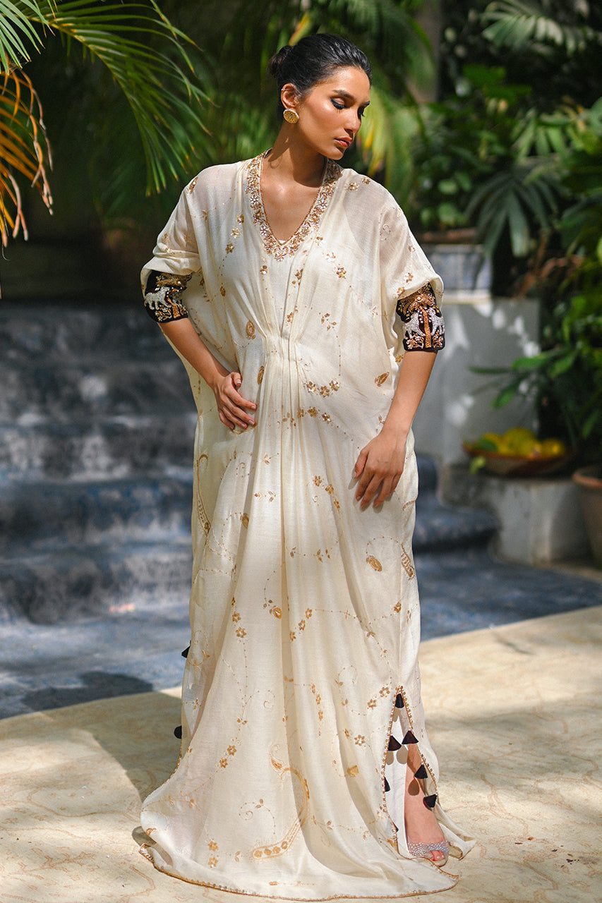 https://cdn.shopify.com/s/files/1/0588/3661/5221/products/SM2MEHLUMSADRIWALA-124.jpg?v=1751623012