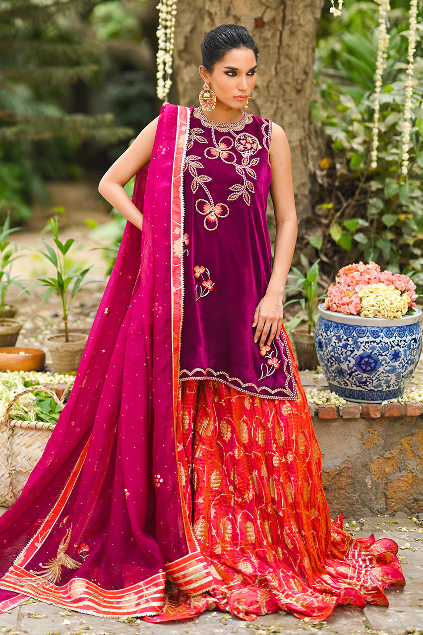 https://cdn.shopify.com/s/files/1/0588/3661/5221/products/SM2MEHLUMSADRIWALA-40.jpg?v=1694608561