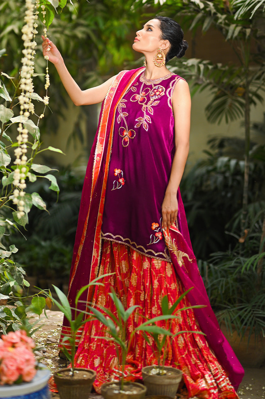 https://cdn.shopify.com/s/files/1/0588/3661/5221/products/SM2MEHLUMSADRIWALA-44.jpg?v=1694608561