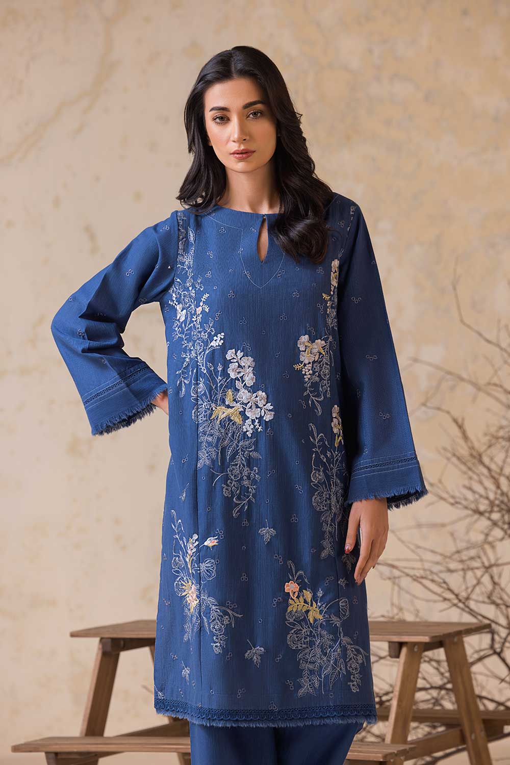 https://cdn.shopify.com/s/files/1/0380/1920/3117/files/SNEP-24-0407_6.jpg?v=1734615906