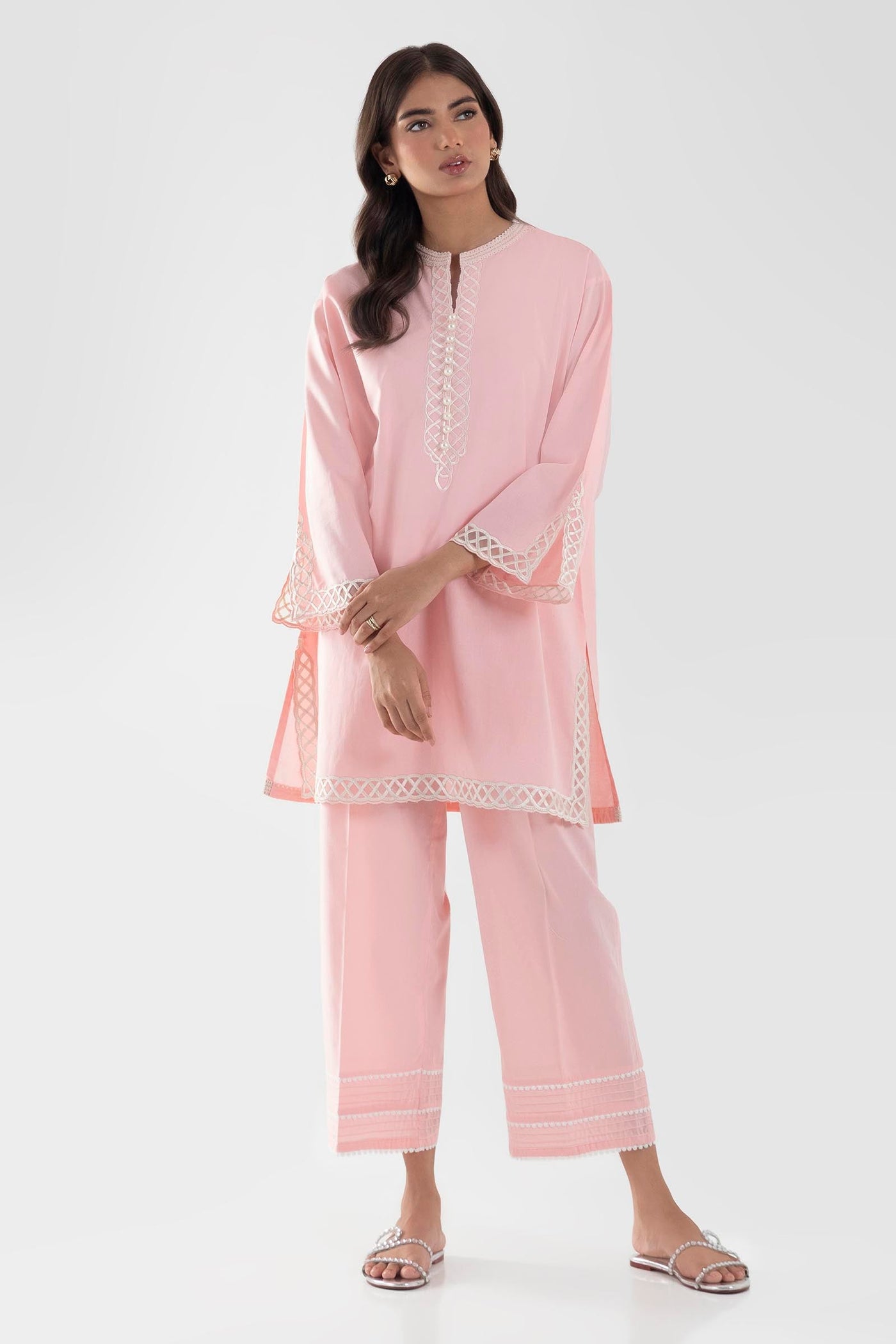 https://cdn.shopify.com/s/files/1/0740/1753/8280/files/SS24ESE192_1.jpg?v=1776401893