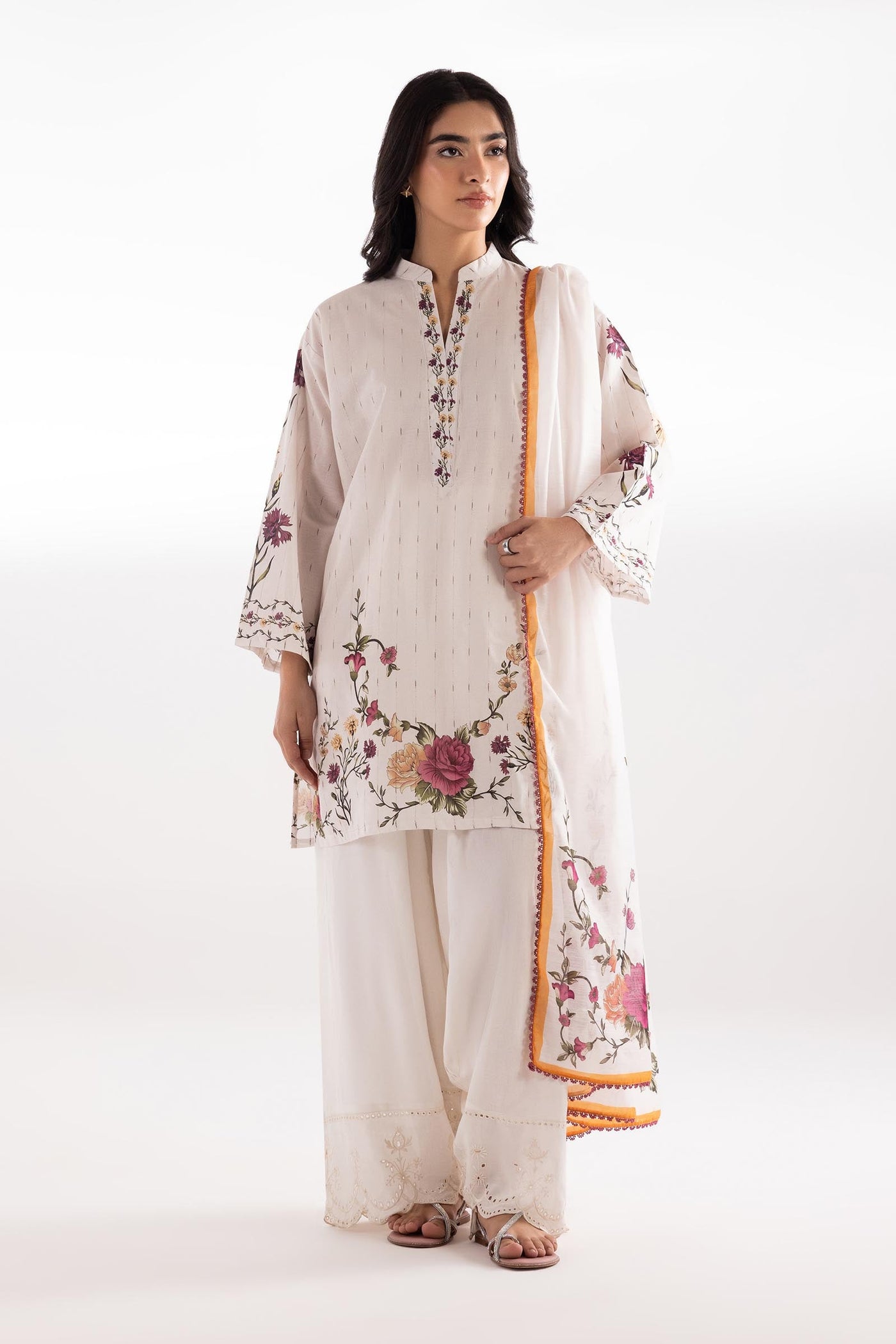 sana-safinaz-pool-97787896