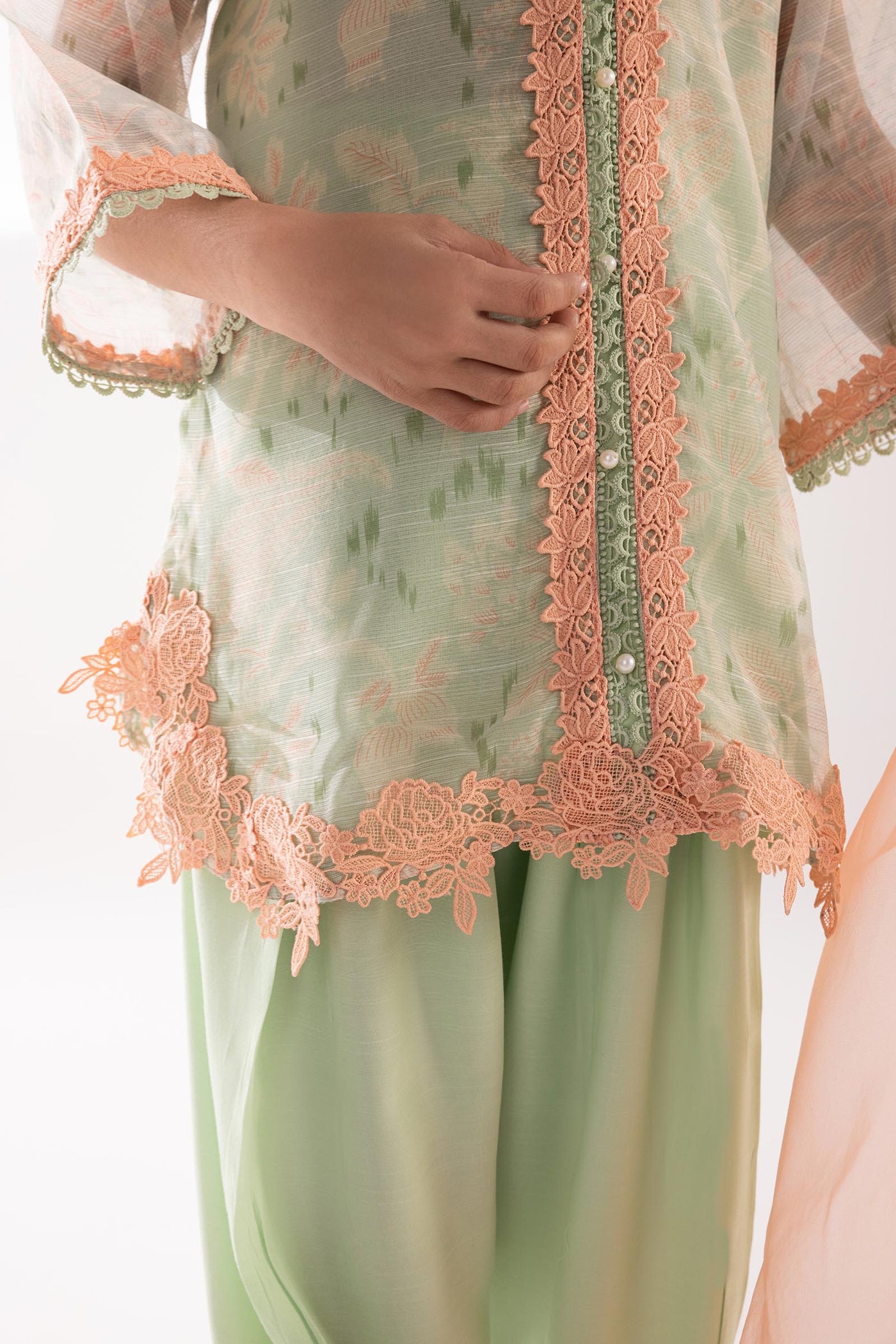 https://cdn.shopify.com/s/files/1/0740/1753/8280/files/SS25GSGE591_6.jpg?v=1756728807