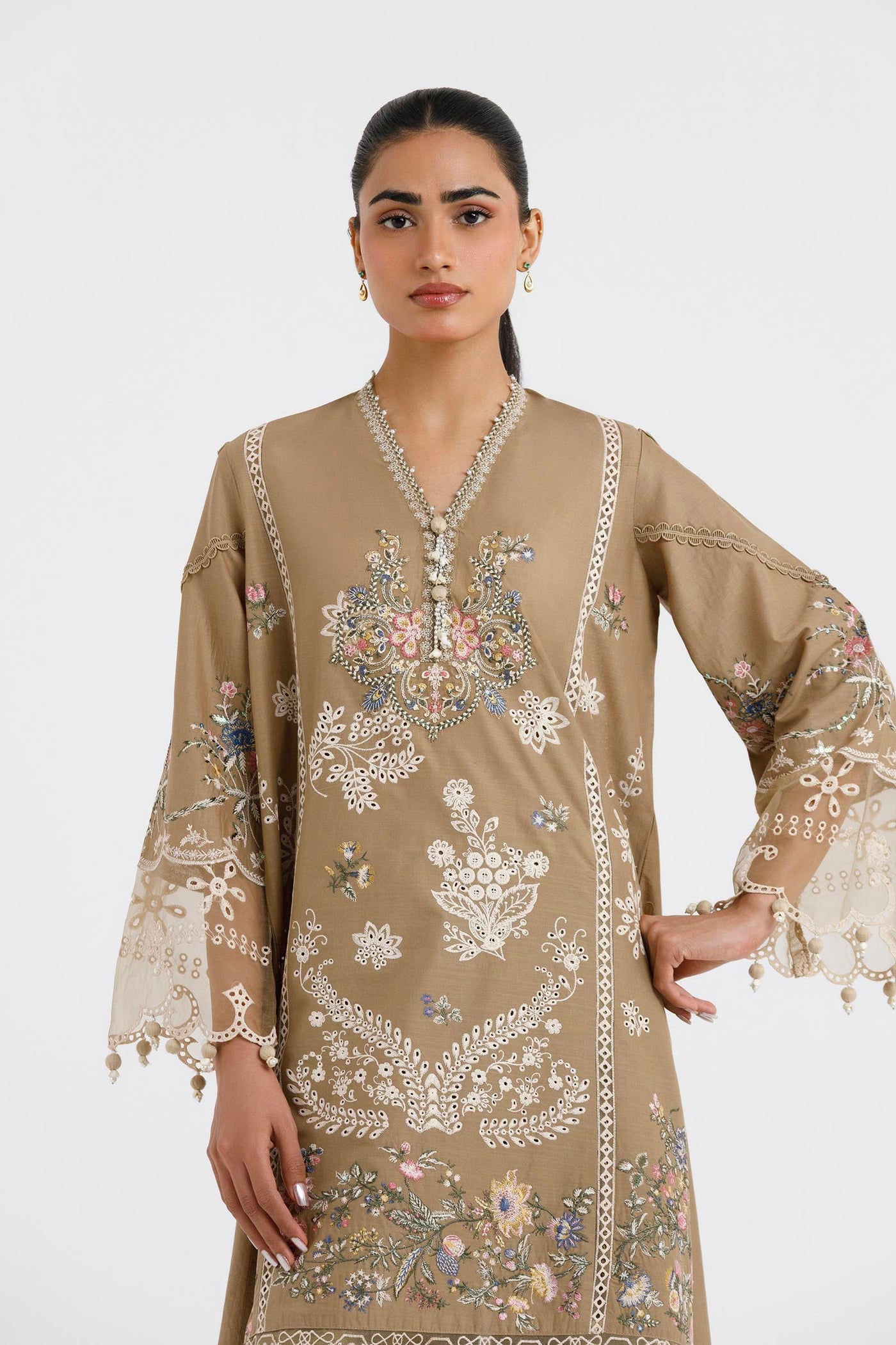 sana-safinaz-pool-48980711