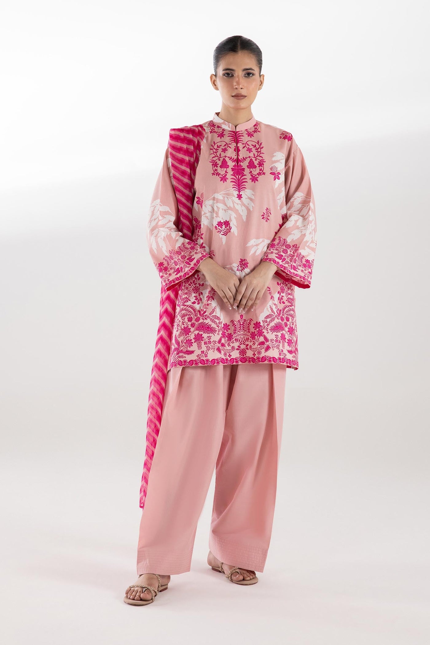 sana-safinaz-pool-78426620