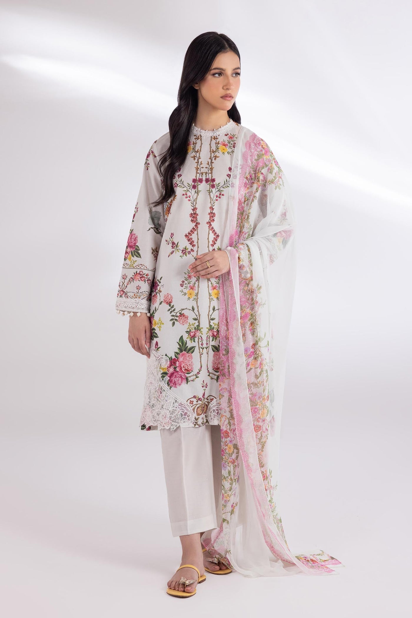 sana-safinaz-pool-54030019