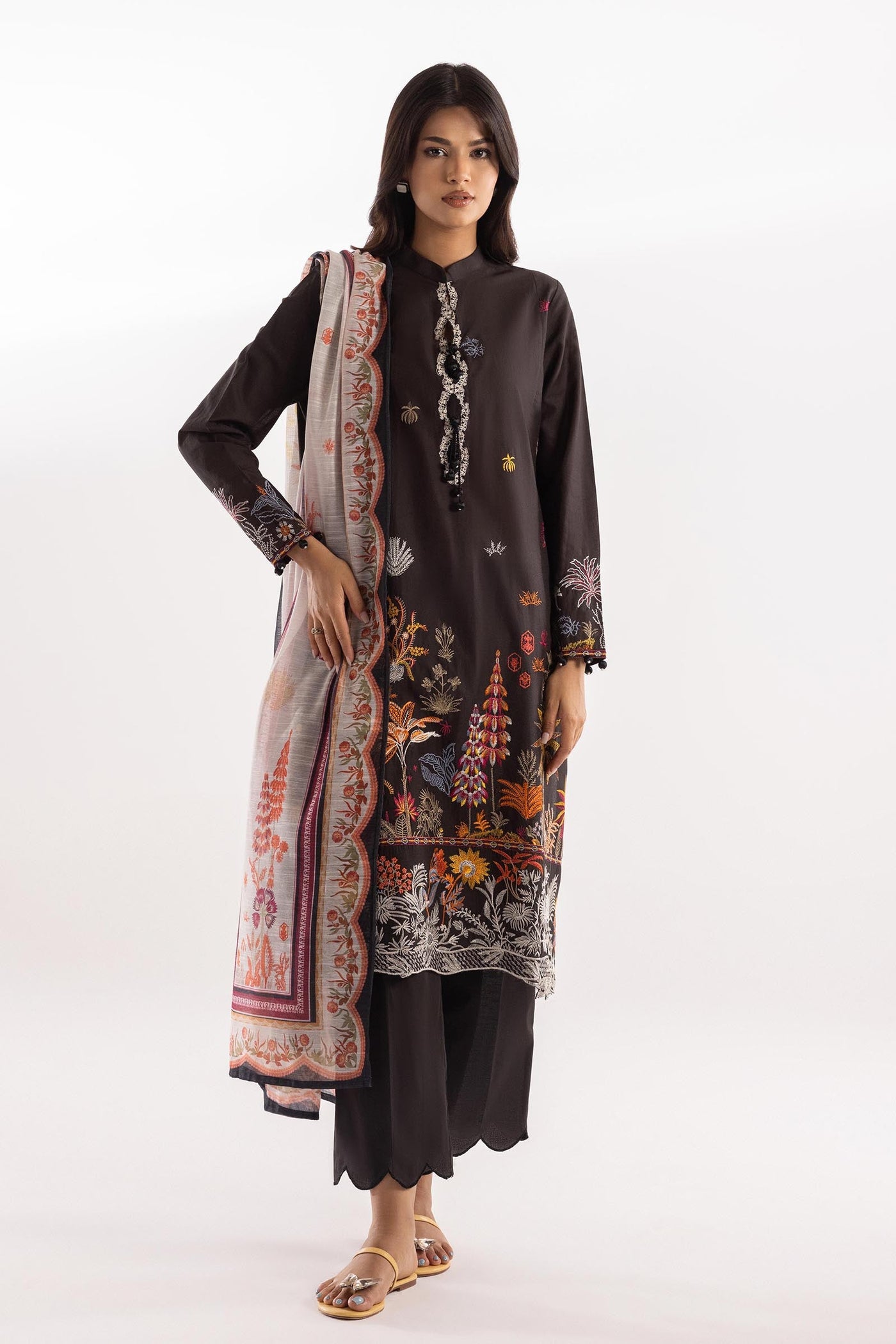 sana-safinaz-pool-57840437